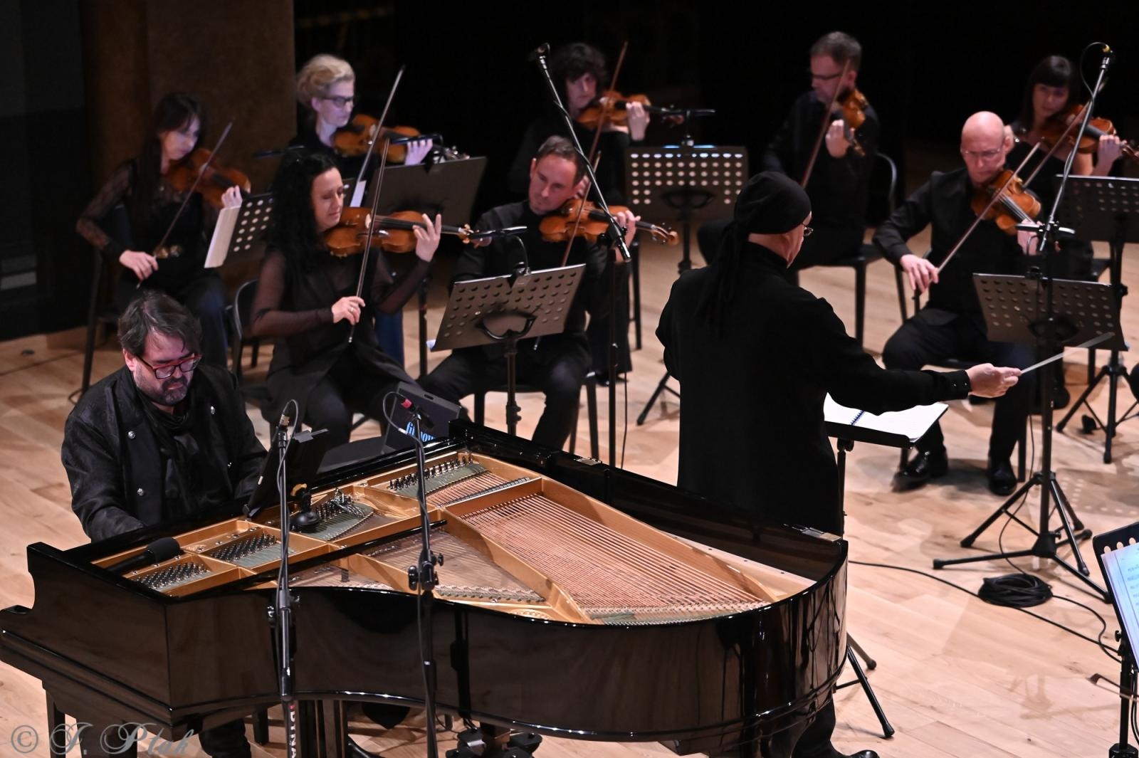 Zdjęcie w galerii na portalu naszraciborz.pl: AUKSO. Fantazja filmowa na deskach RCK w Raciborzu wiadomości z regionu