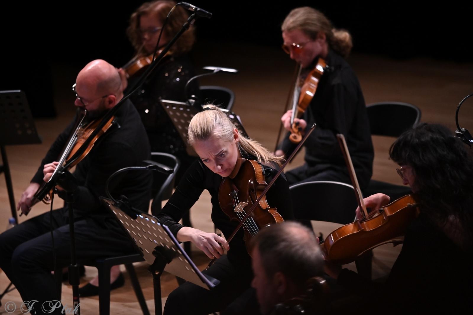 Zdjęcie w galerii na portalu naszraciborz.pl: AUKSO. Fantazja filmowa na deskach RCK w Raciborzu wiadomości z regionu