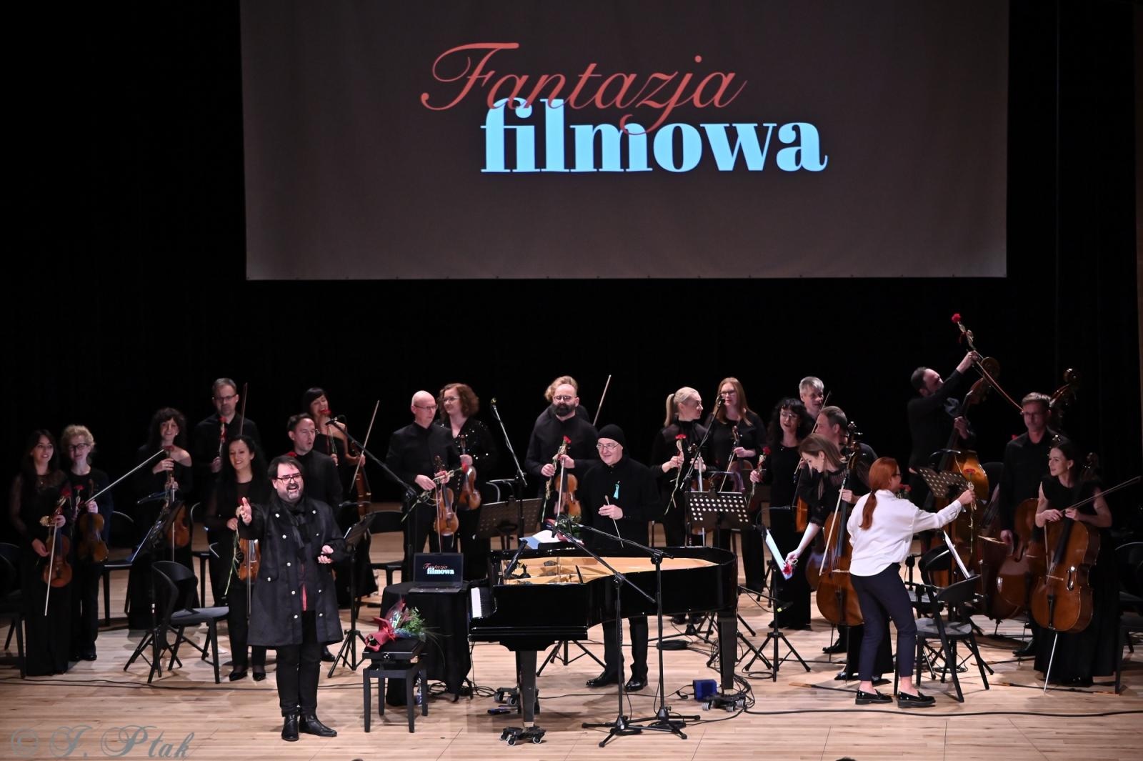 Zdjęcie w galerii na portalu naszraciborz.pl: AUKSO. Fantazja filmowa na deskach RCK w Raciborzu wiadomości z regionu