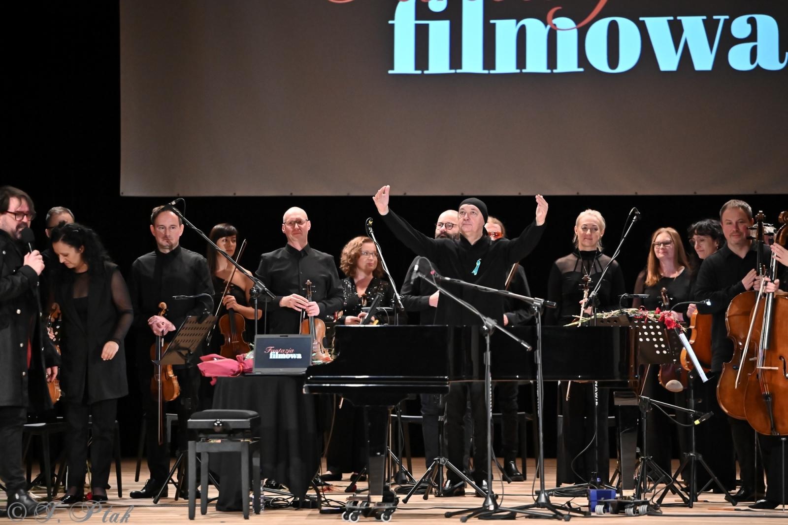 Zdjęcie w galerii na portalu naszraciborz.pl: AUKSO. Fantazja filmowa na deskach RCK w Raciborzu wiadomości z regionu