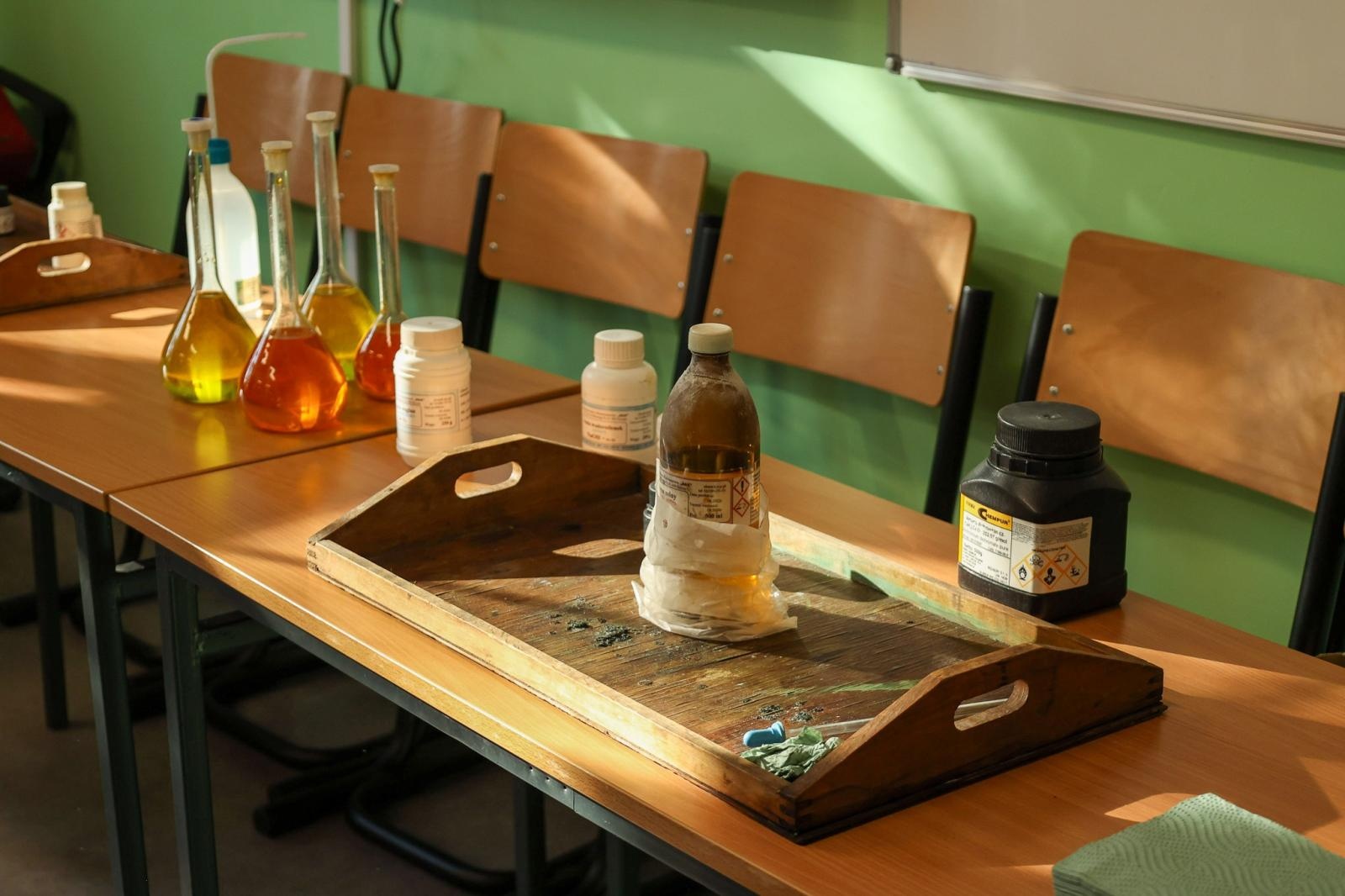 Zdjęcie w galerii na portalu naszraciborz.pl: Laboratorium Dwóch Umysłów - zmagania młodych chemików w ZSO nr 1 wiadomości z regionu