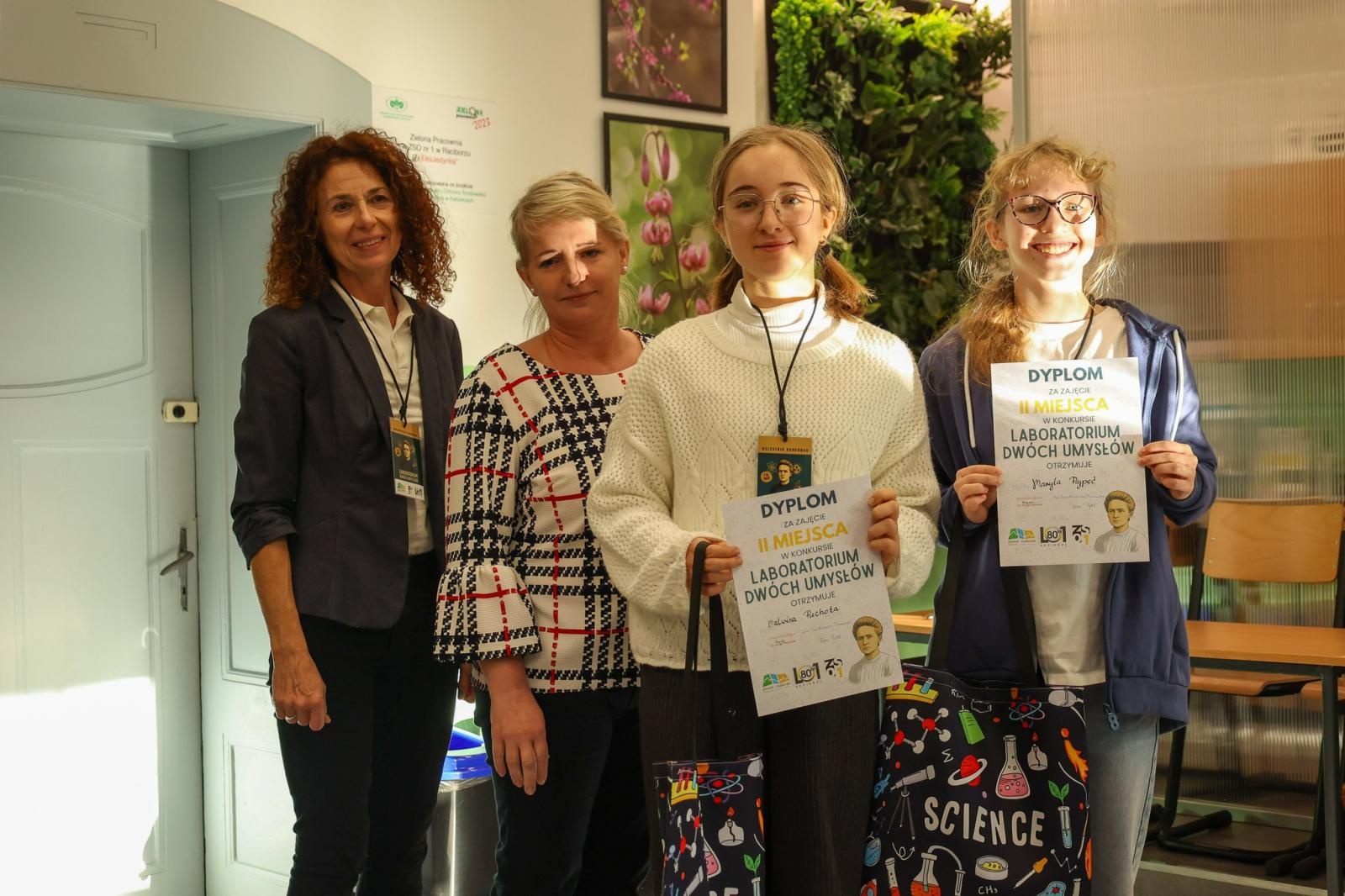 Zdjęcie w galerii na portalu naszraciborz.pl: Laboratorium Dwóch Umysłów - zmagania młodych chemików w ZSO nr 1 wiadomości z regionu