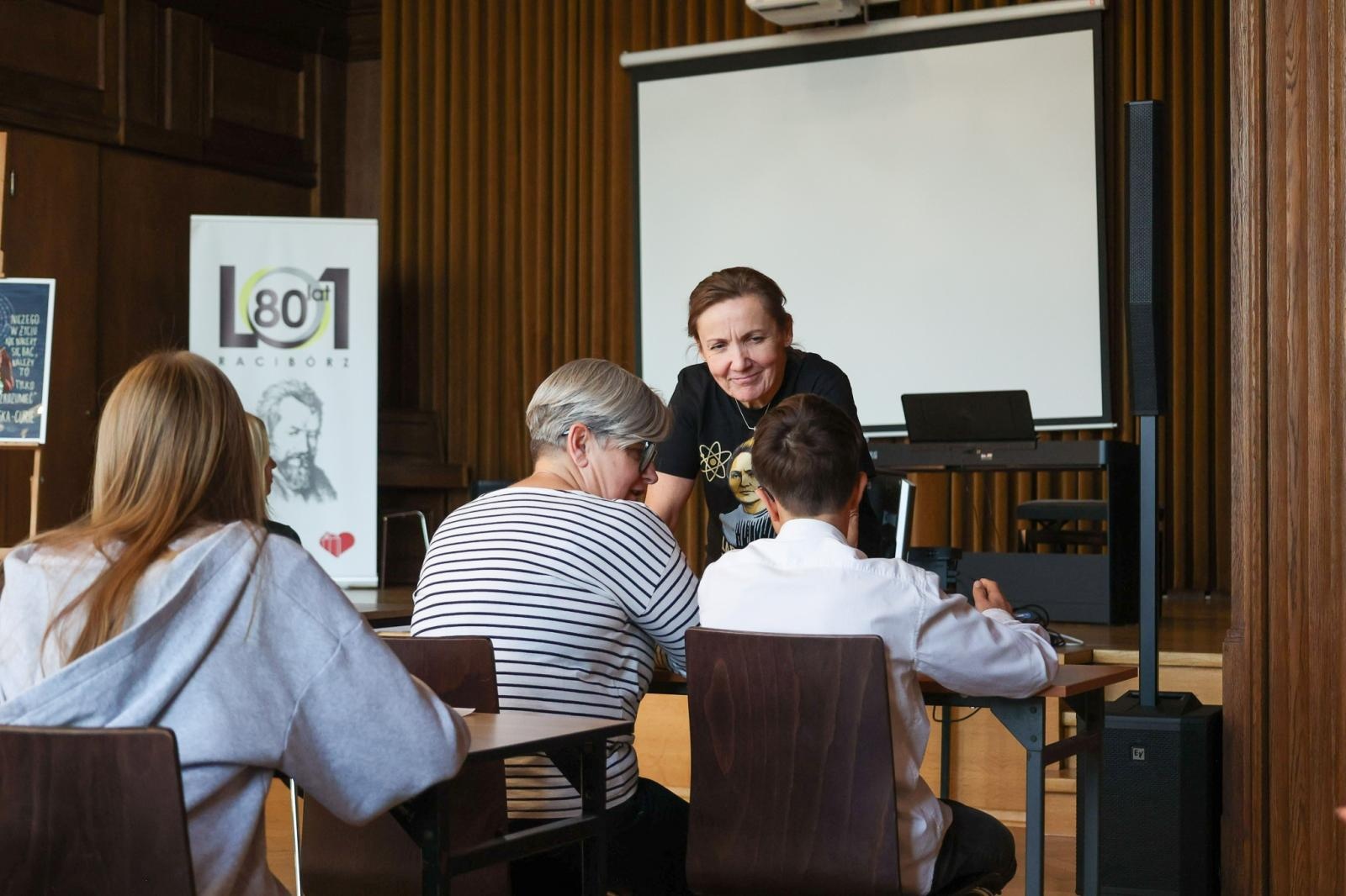 Zdjęcie w galerii na portalu naszraciborz.pl: Laboratorium Dwóch Umysłów - zmagania młodych chemików w ZSO nr 1 wiadomości z regionu