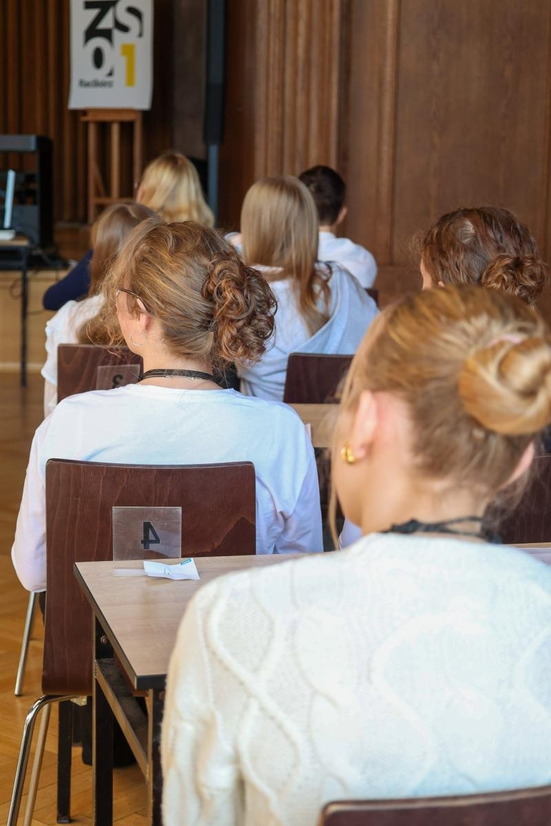 Zdjęcie w galerii na portalu naszraciborz.pl: Laboratorium Dwóch Umysłów - zmagania młodych chemików w ZSO nr 1 wiadomości z regionu