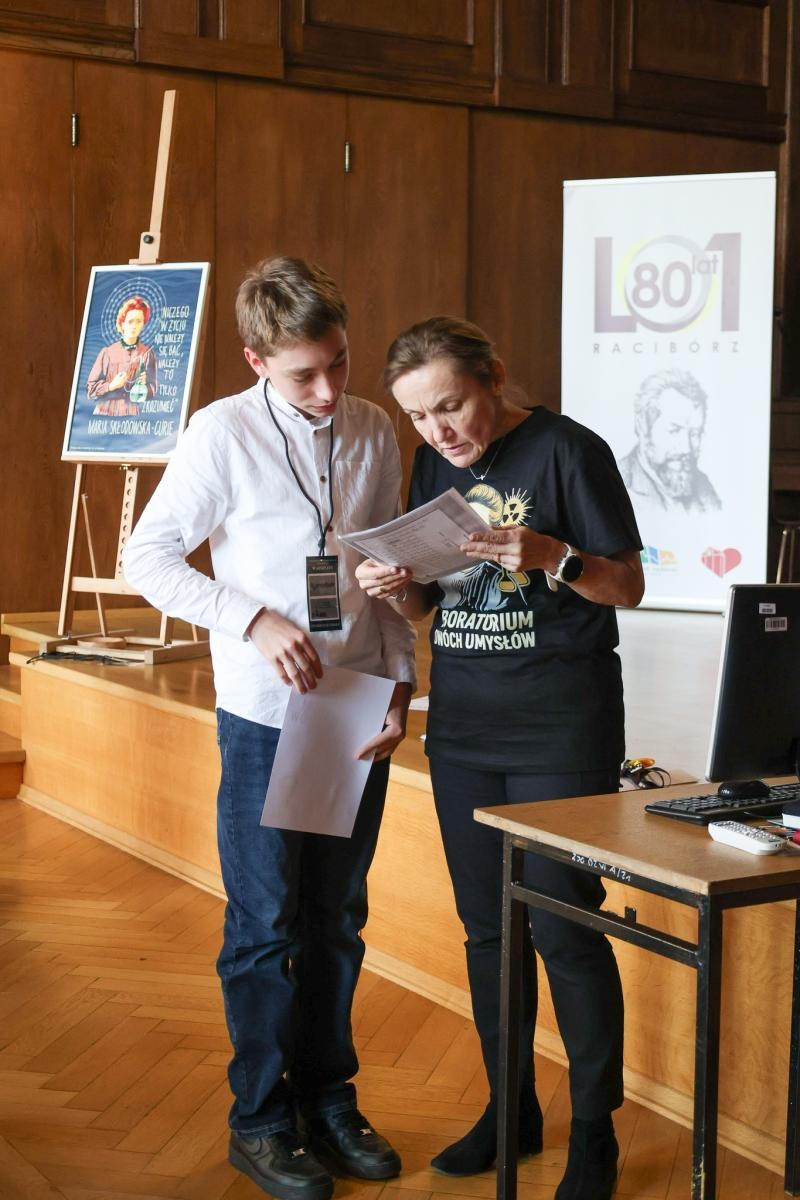 Zdjęcie w galerii na portalu naszraciborz.pl: Laboratorium Dwóch Umysłów - zmagania młodych chemików w ZSO nr 1 wiadomości z regionu