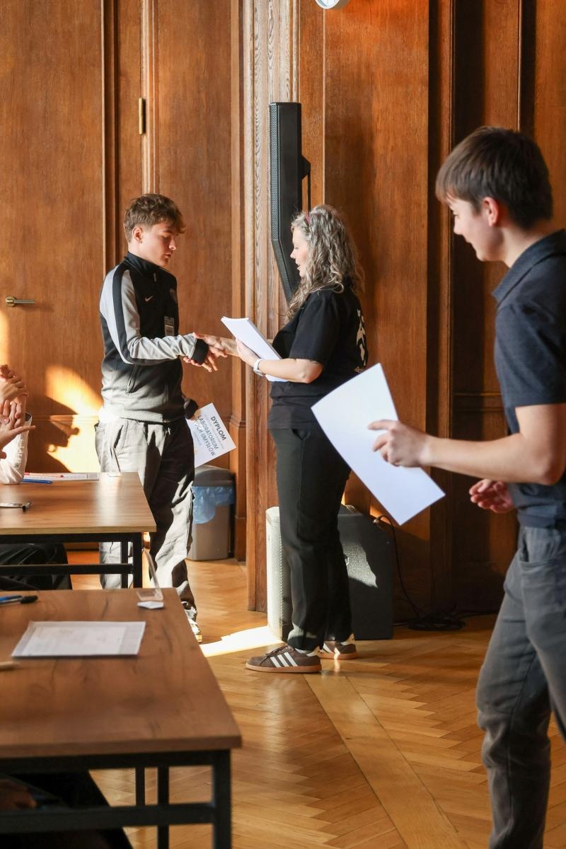 Zdjęcie w galerii na portalu naszraciborz.pl: Laboratorium Dwóch Umysłów - zmagania młodych chemików w ZSO nr 1 wiadomości z regionu