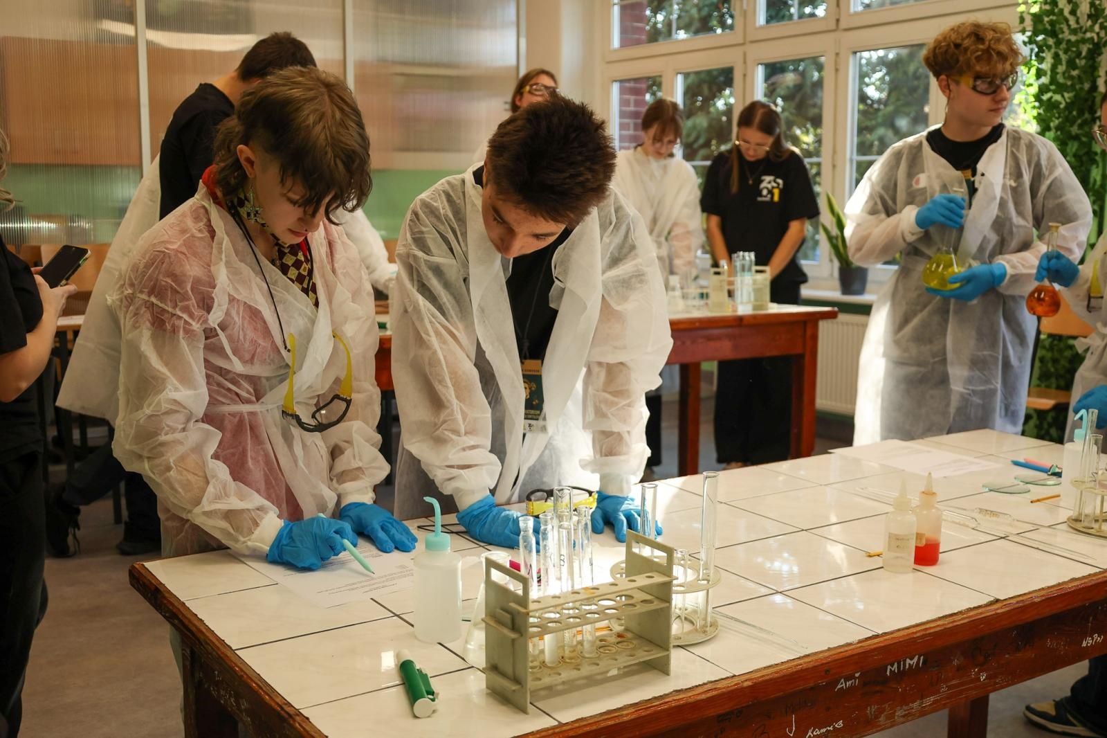 Zdjęcie w galerii na portalu naszraciborz.pl: Laboratorium Dwóch Umysłów - zmagania młodych chemików w ZSO nr 1 wiadomości z regionu