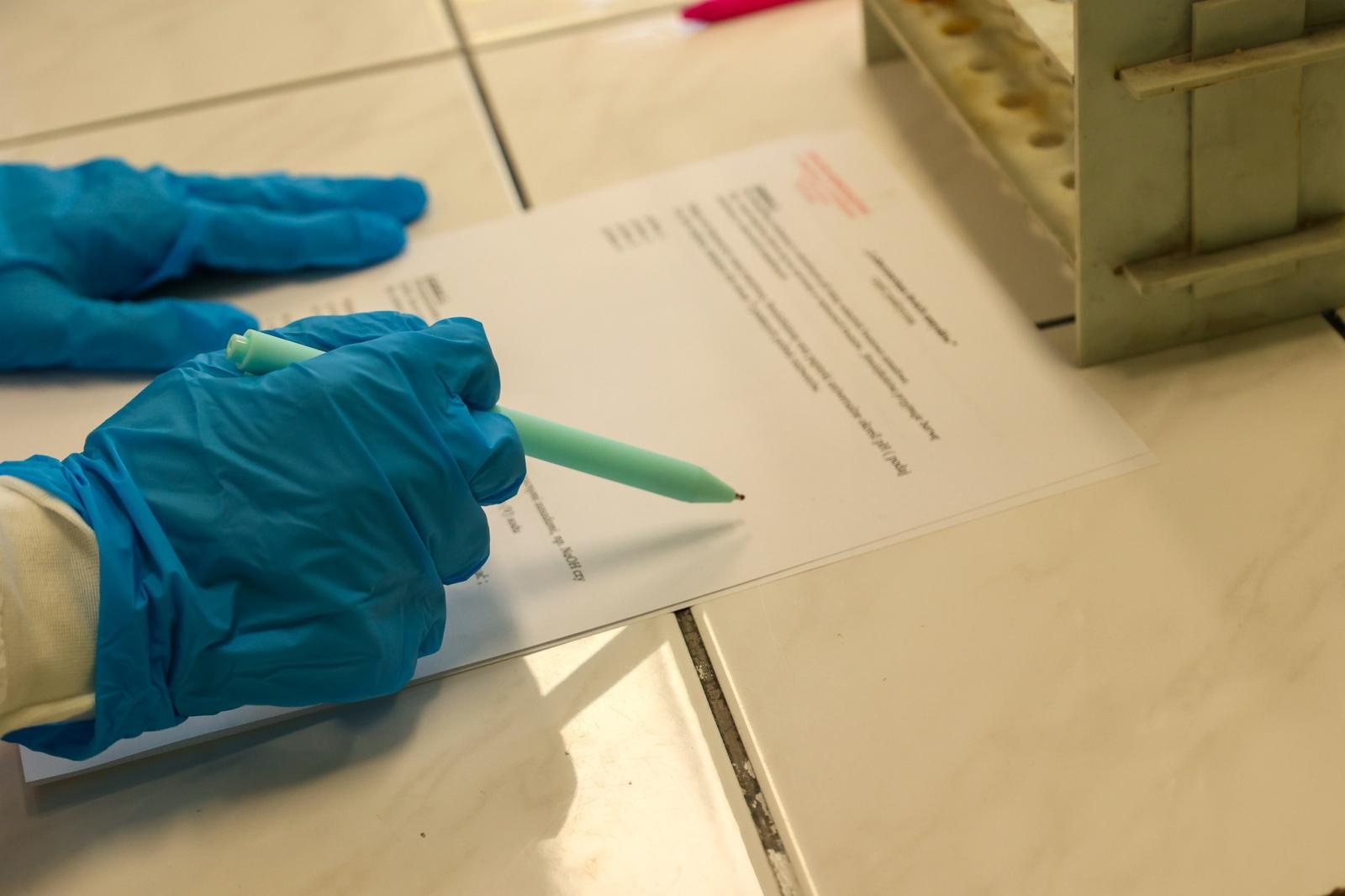 Zdjęcie w galerii na portalu naszraciborz.pl: Laboratorium Dwóch Umysłów - zmagania młodych chemików w ZSO nr 1 wiadomości z regionu