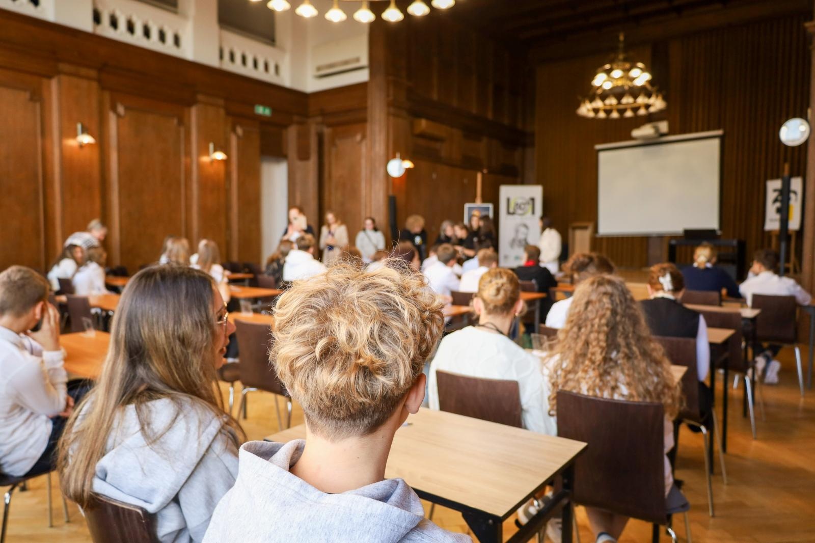 Zdjęcie w galerii na portalu naszraciborz.pl: Laboratorium Dwóch Umysłów - zmagania młodych chemików w ZSO nr 1 wiadomości z regionu