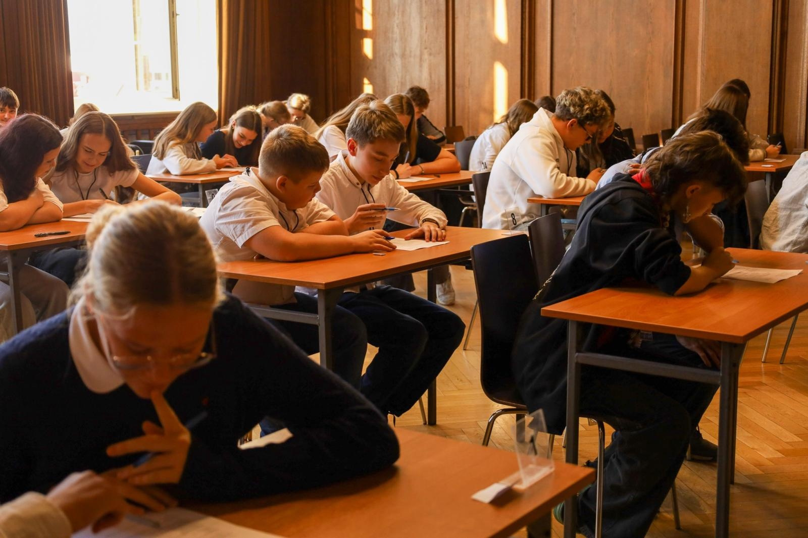 Zdjęcie w galerii na portalu naszraciborz.pl: Laboratorium Dwóch Umysłów - zmagania młodych chemików w ZSO nr 1 wiadomości z regionu