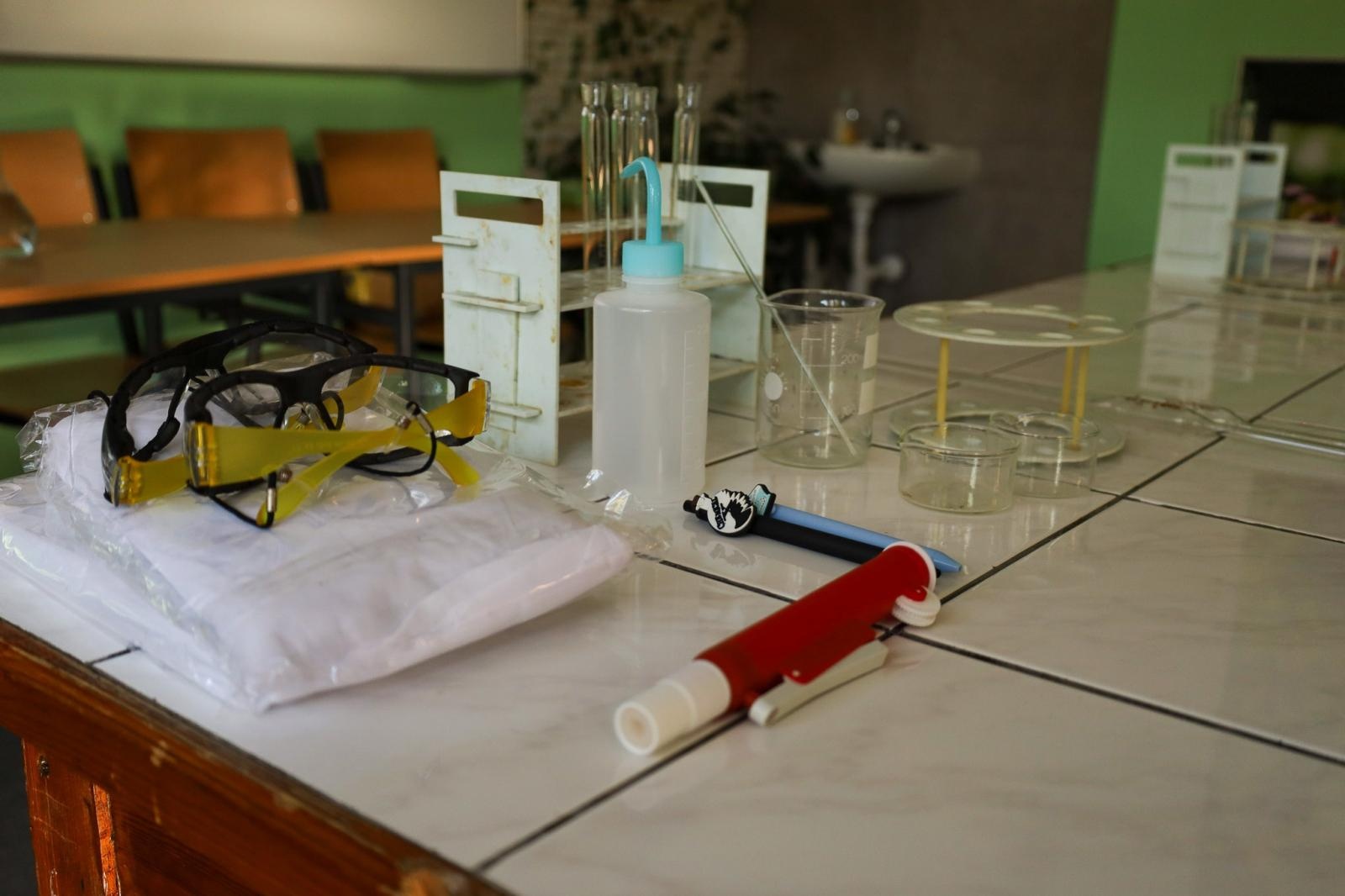 Zdjęcie w galerii na portalu naszraciborz.pl: Laboratorium Dwóch Umysłów - zmagania młodych chemików w ZSO nr 1 wiadomości z regionu