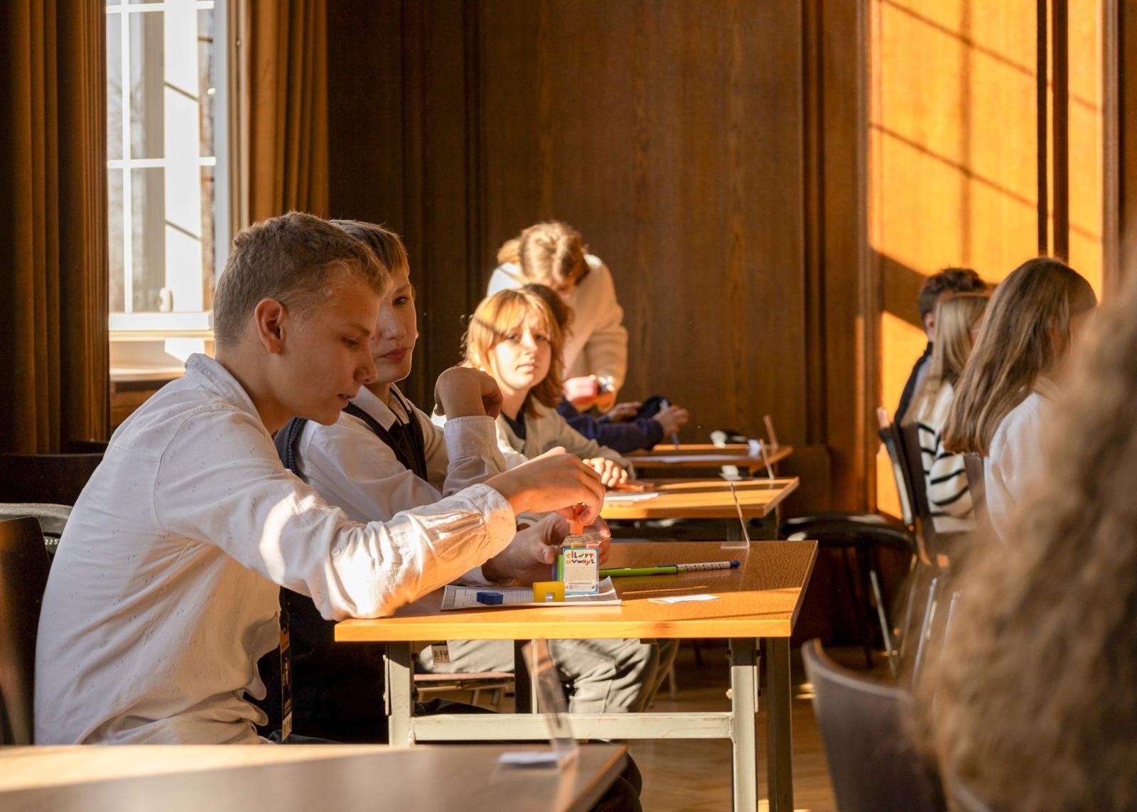 Zdjęcie w galerii na portalu naszraciborz.pl: Laboratorium Dwóch Umysłów - zmagania młodych chemików w ZSO nr 1 wiadomości z regionu