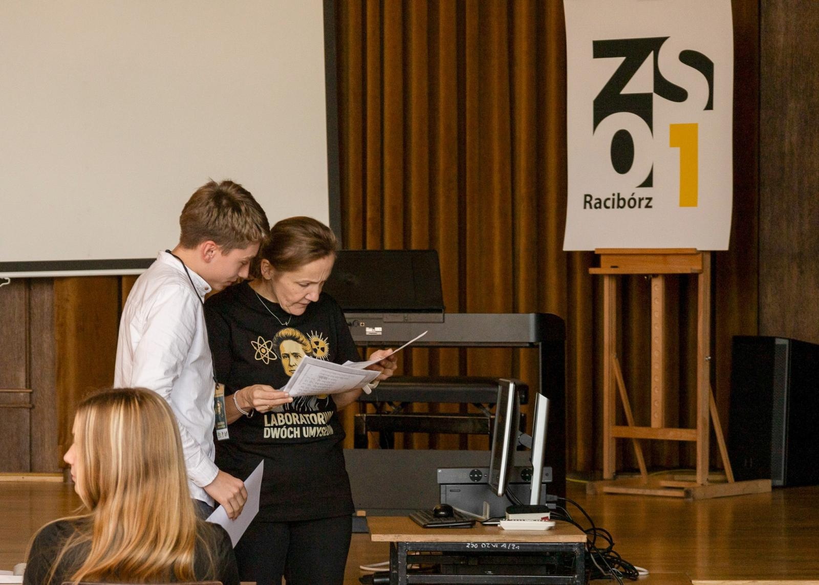 Zdjęcie w galerii na portalu naszraciborz.pl: Laboratorium Dwóch Umysłów - zmagania młodych chemików w ZSO nr 1 wiadomości z regionu