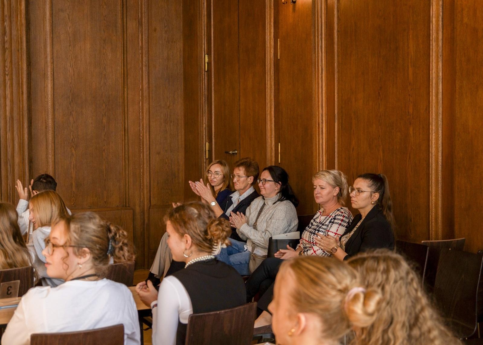 Zdjęcie w galerii na portalu naszraciborz.pl: Laboratorium Dwóch Umysłów - zmagania młodych chemików w ZSO nr 1 wiadomości z regionu