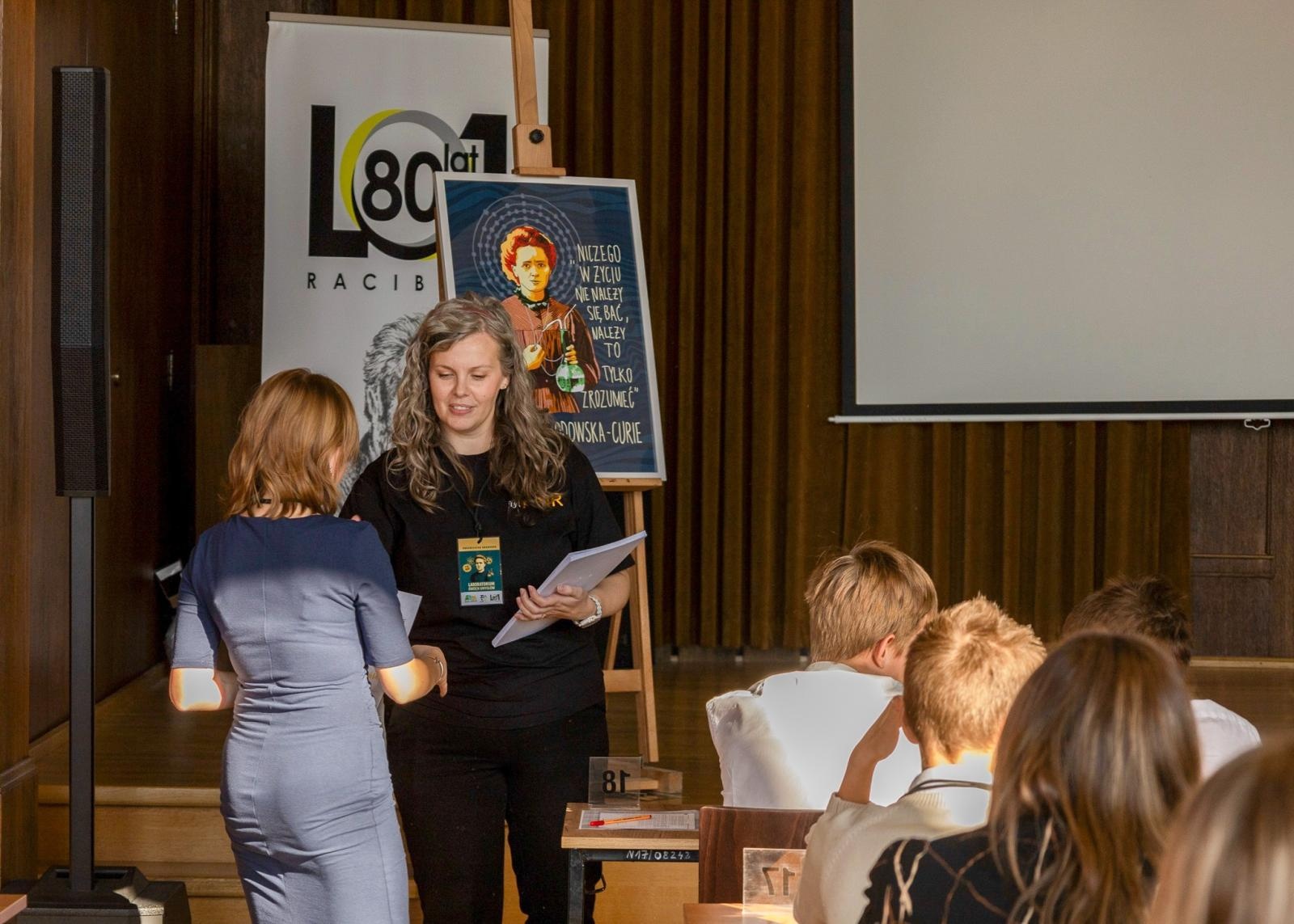 Zdjęcie w galerii na portalu naszraciborz.pl: Laboratorium Dwóch Umysłów - zmagania młodych chemików w ZSO nr 1 wiadomości z regionu