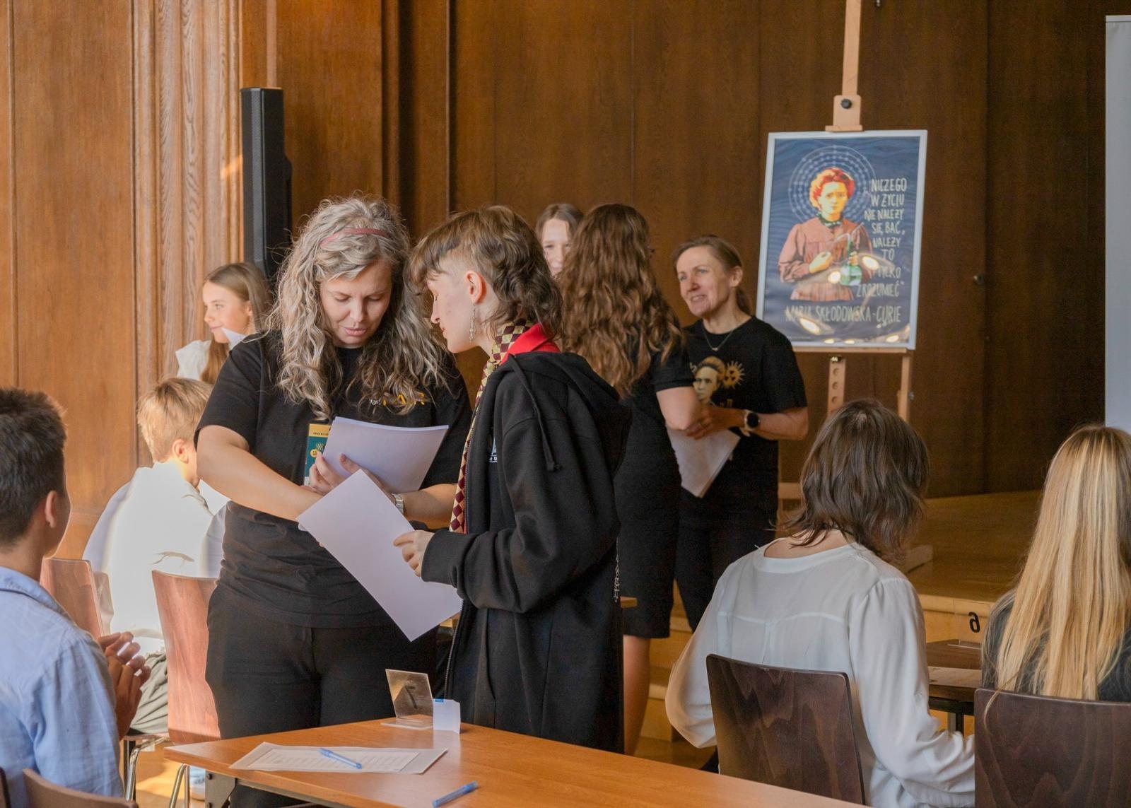 Zdjęcie w galerii na portalu naszraciborz.pl: Laboratorium Dwóch Umysłów - zmagania młodych chemików w ZSO nr 1 wiadomości z regionu