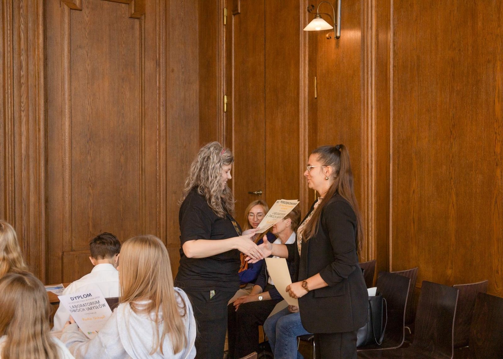 Zdjęcie w galerii na portalu naszraciborz.pl: Laboratorium Dwóch Umysłów - zmagania młodych chemików w ZSO nr 1 wiadomości z regionu