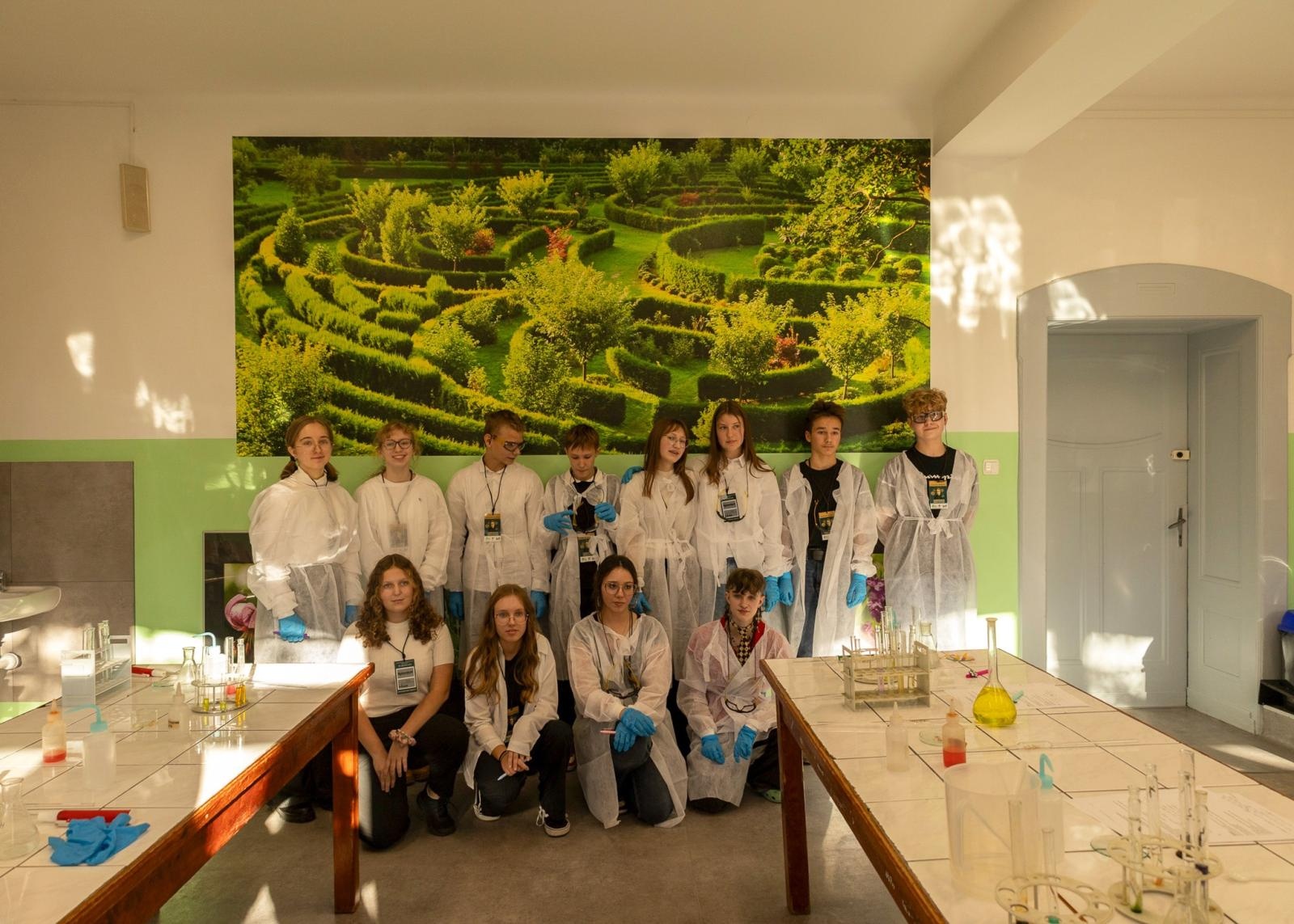 Zdjęcie w galerii na portalu naszraciborz.pl: Laboratorium Dwóch Umysłów - zmagania młodych chemików w ZSO nr 1 wiadomości z regionu