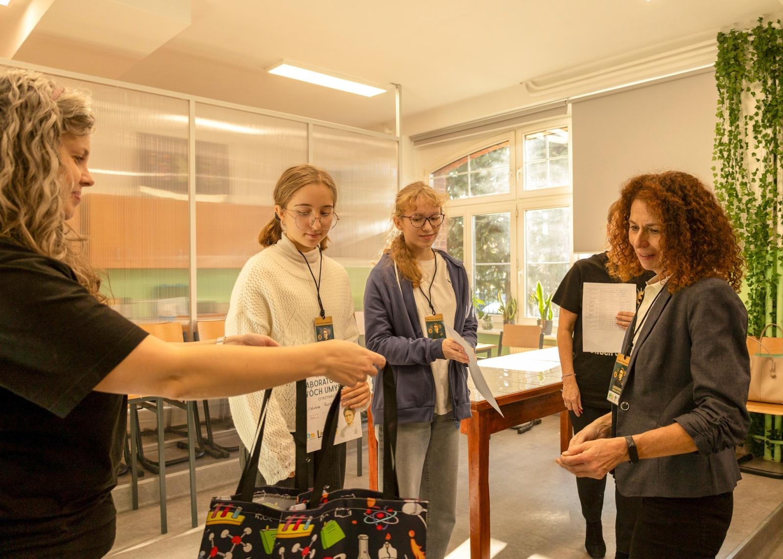 Zdjęcie w galerii na portalu naszraciborz.pl: Laboratorium Dwóch Umysłów - zmagania młodych chemików w ZSO nr 1 wiadomości z regionu