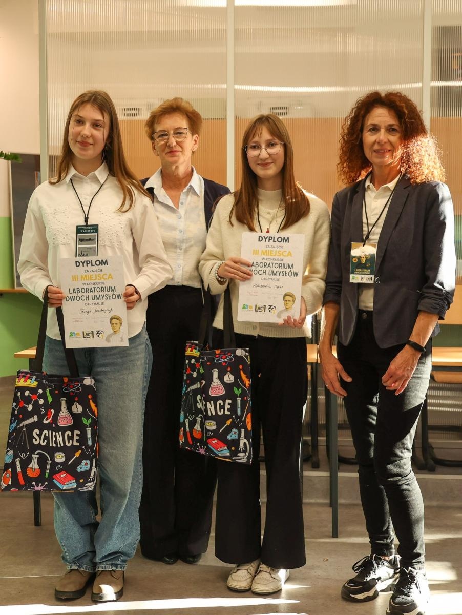 Zdjęcie w galerii na portalu naszraciborz.pl: Laboratorium Dwóch Umysłów - zmagania młodych chemików w ZSO nr 1 wiadomości z regionu