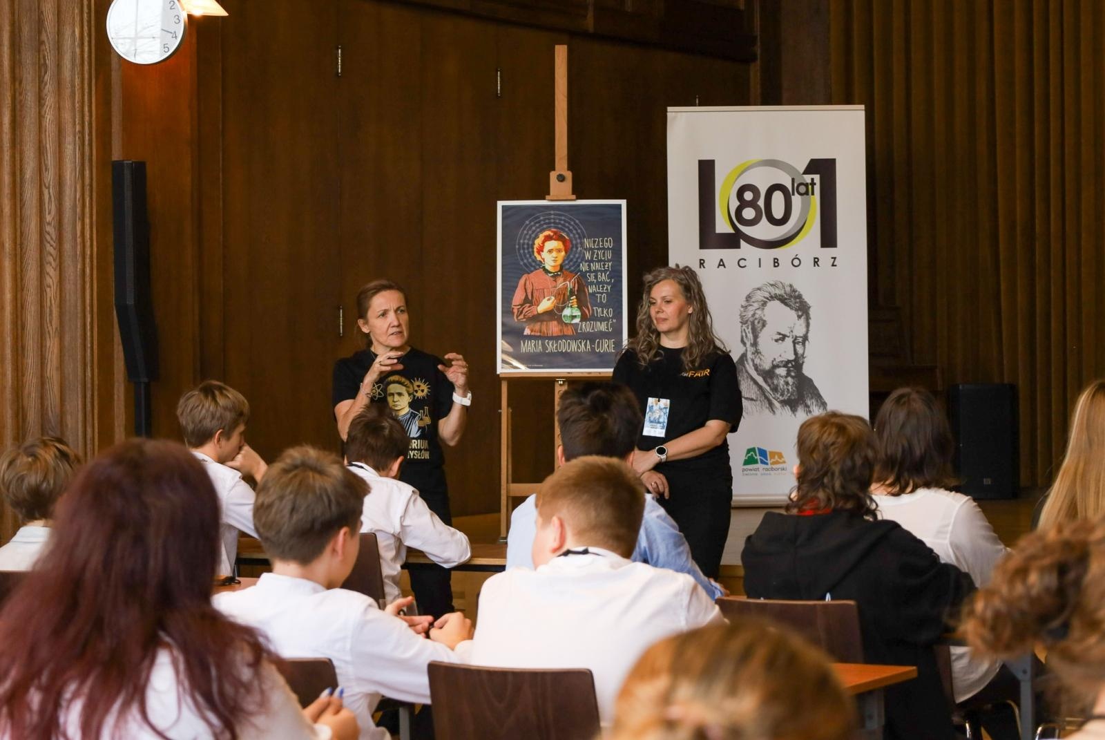 Zdjęcie w galerii na portalu naszraciborz.pl: Laboratorium Dwóch Umysłów - zmagania młodych chemików w ZSO nr 1 wiadomości z regionu