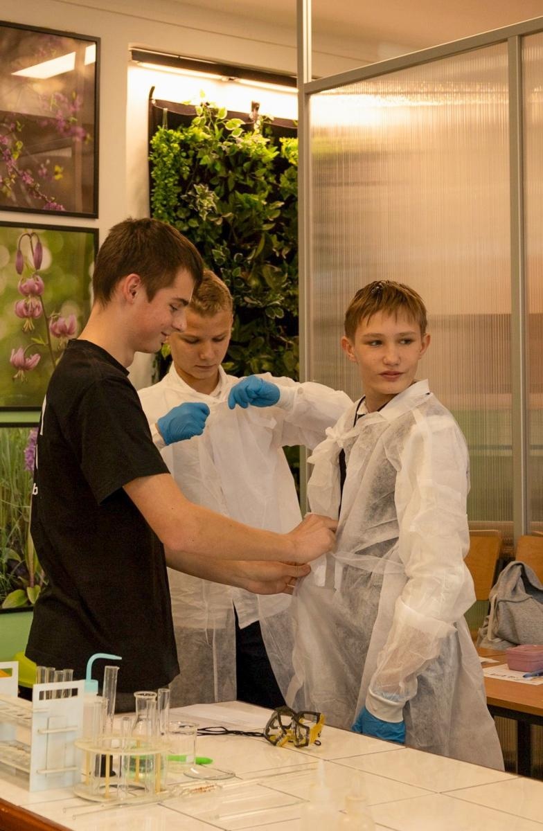 Zdjęcie w galerii na portalu naszraciborz.pl: Laboratorium Dwóch Umysłów - zmagania młodych chemików w ZSO nr 1 wiadomości z regionu