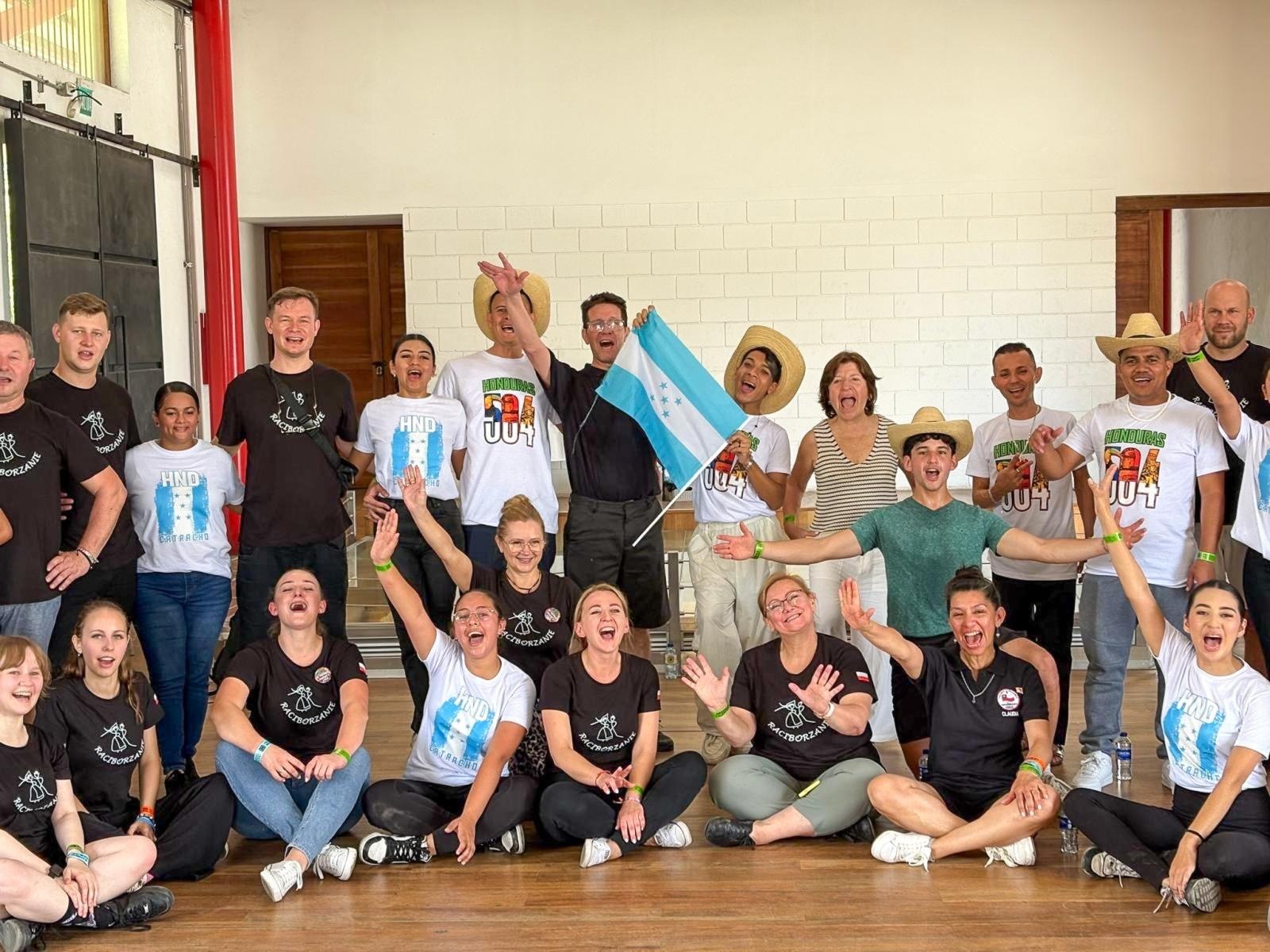 Zdjęcie w galerii na portalu naszraciborz.pl: Raciborzanie ze Źródła koncertowali w Ameryce Południowej wiadomości z regionu