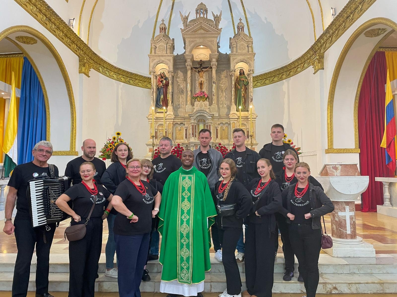 Zdjęcie w galerii na portalu naszraciborz.pl: Raciborzanie ze Źródła koncertowali w Ameryce Południowej wiadomości z regionu