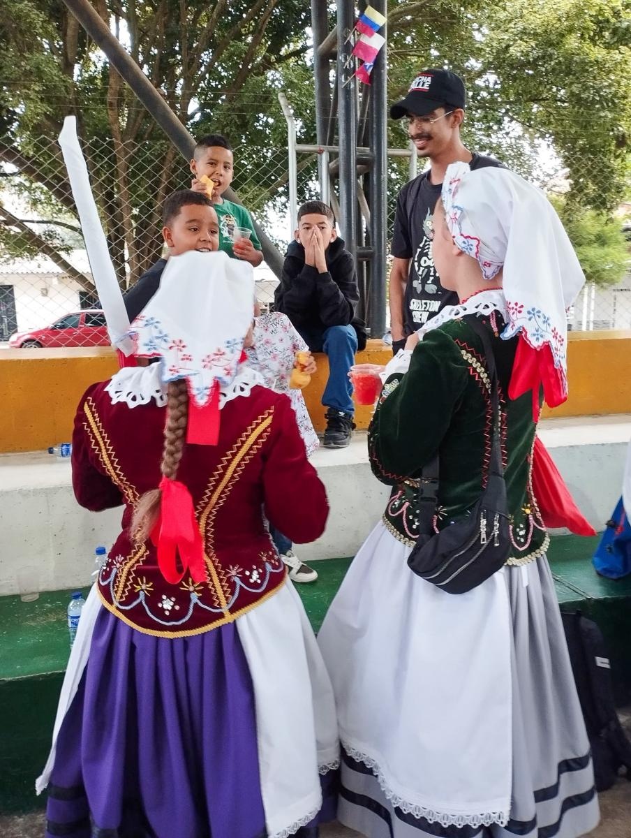 Zdjęcie w galerii na portalu naszraciborz.pl: Raciborzanie ze Źródła koncertowali w Ameryce Południowej wiadomości z regionu