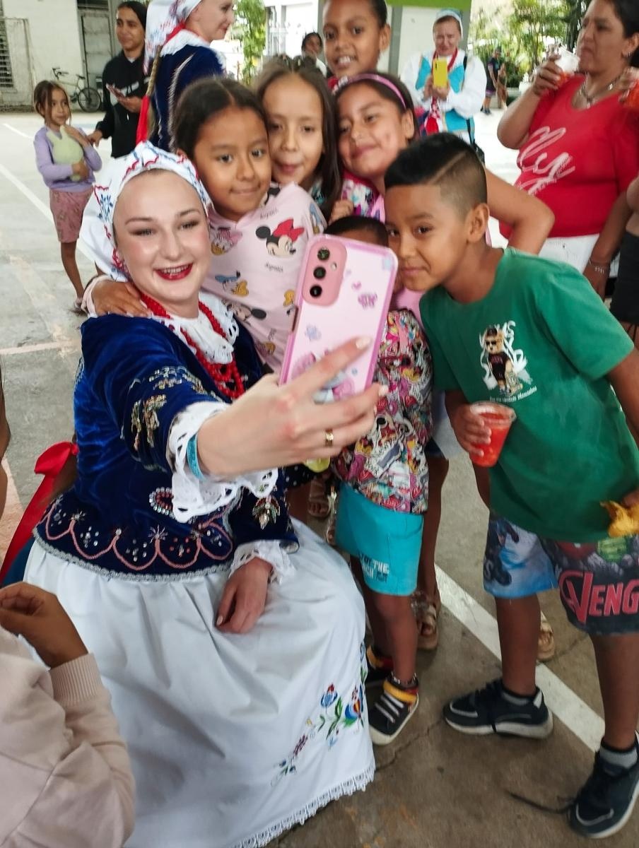 Zdjęcie w galerii na portalu naszraciborz.pl: Raciborzanie ze Źródła koncertowali w Ameryce Południowej wiadomości z regionu