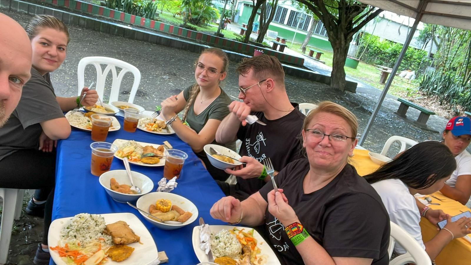 Zdjęcie w galerii na portalu naszraciborz.pl: Raciborzanie ze Źródła koncertowali w Ameryce Południowej wiadomości z regionu
