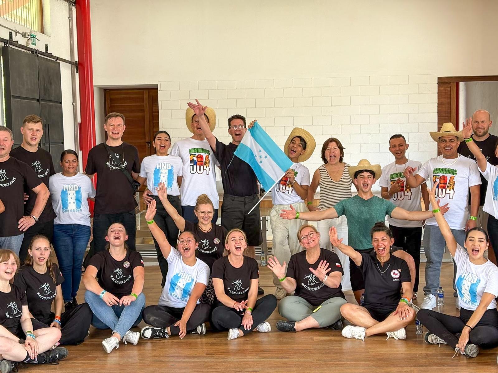 Zdjęcie w galerii na portalu naszraciborz.pl: Raciborzanie ze Źródła koncertowali w Ameryce Południowej wiadomości z regionu