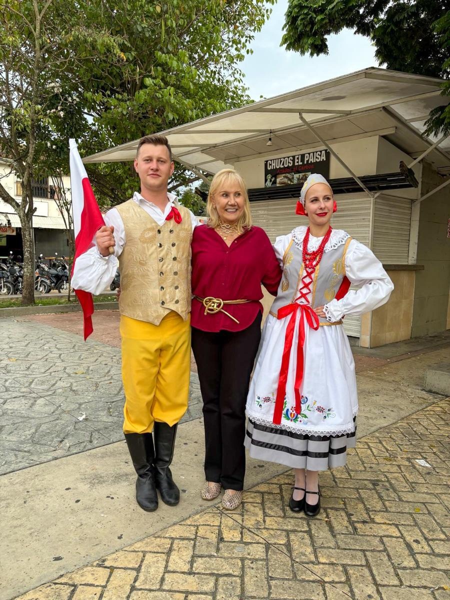 Zdjęcie w galerii na portalu naszraciborz.pl: Raciborzanie ze Źródła koncertowali w Ameryce Południowej wiadomości z regionu