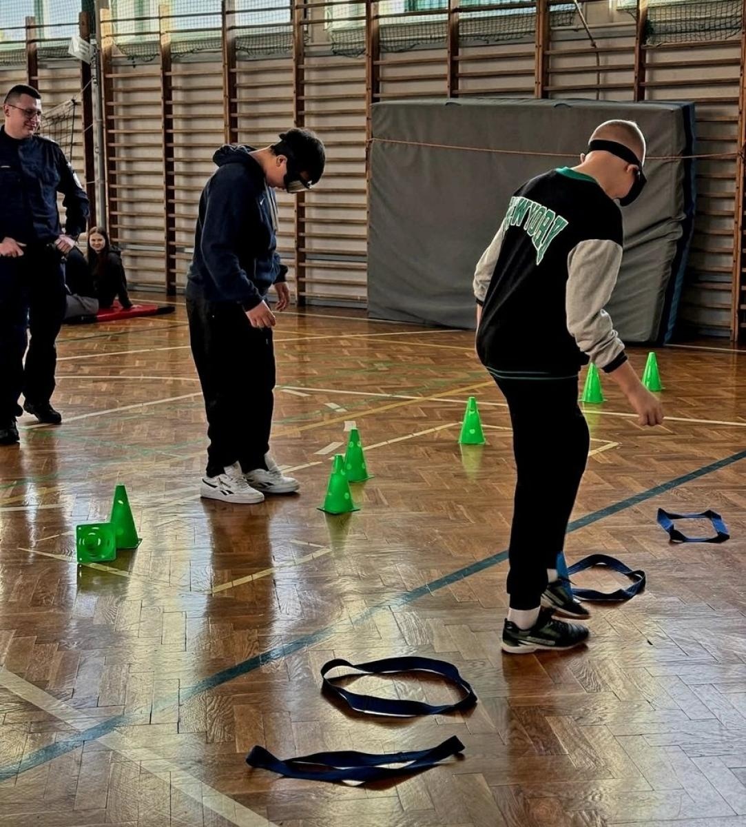 Zdjęcie w galerii na portalu naszraciborz.pl: Dzielnicowi z Krzyżanowic o uzależnieniach behawioralnych – zajęcia profilaktyczne w Tworkowie wiadomości z regionu