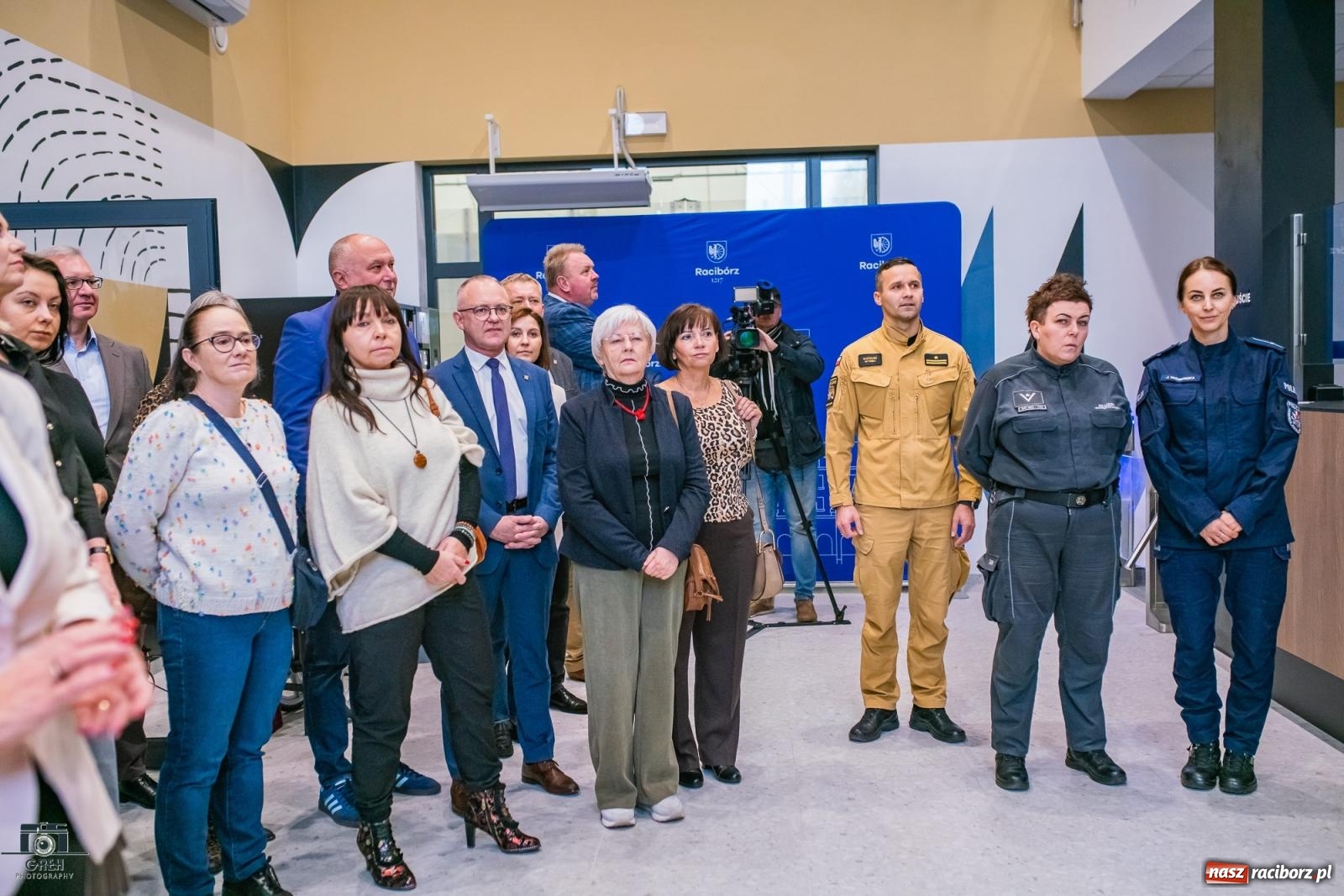 Zdjęcie w galerii na portalu naszraciborz.pl: Powstawało w bólach, ale już jest! Lodowisko Piastor oficjalnie otwarte [FOTO i WIDEO] wiadomości z regionu