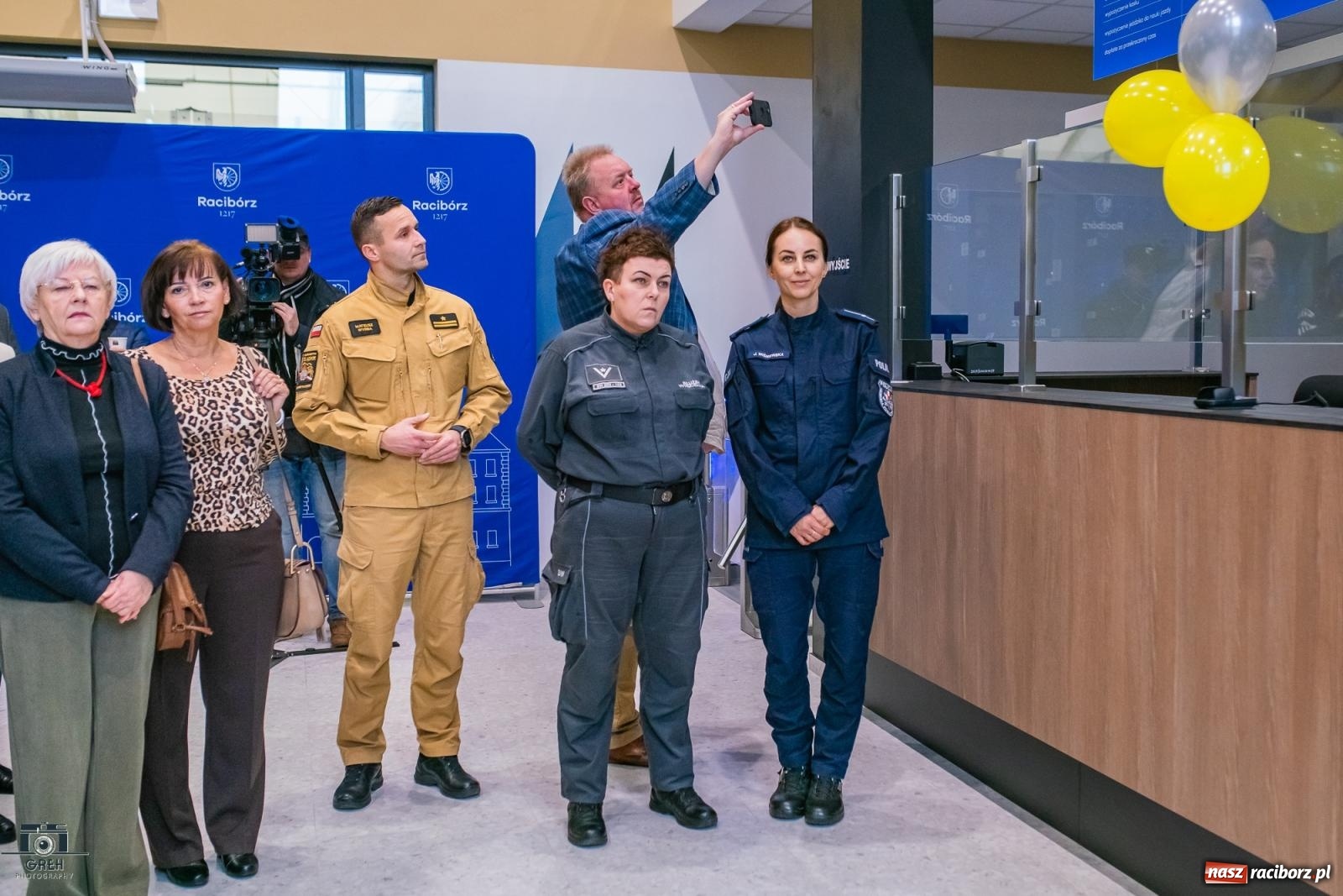 Zdjęcie w galerii na portalu naszraciborz.pl: Powstawało w bólach, ale już jest! Lodowisko Piastor oficjalnie otwarte [FOTO i WIDEO] wiadomości z regionu