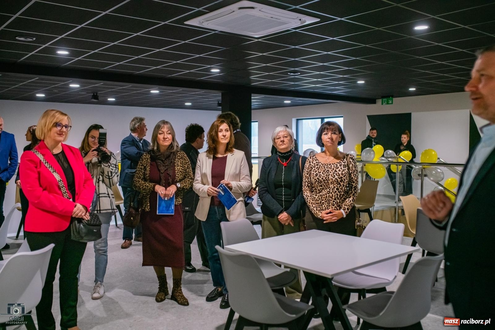 Zdjęcie w galerii na portalu naszraciborz.pl: Powstawało w bólach, ale już jest! Lodowisko Piastor oficjalnie otwarte [FOTO i WIDEO] wiadomości z regionu