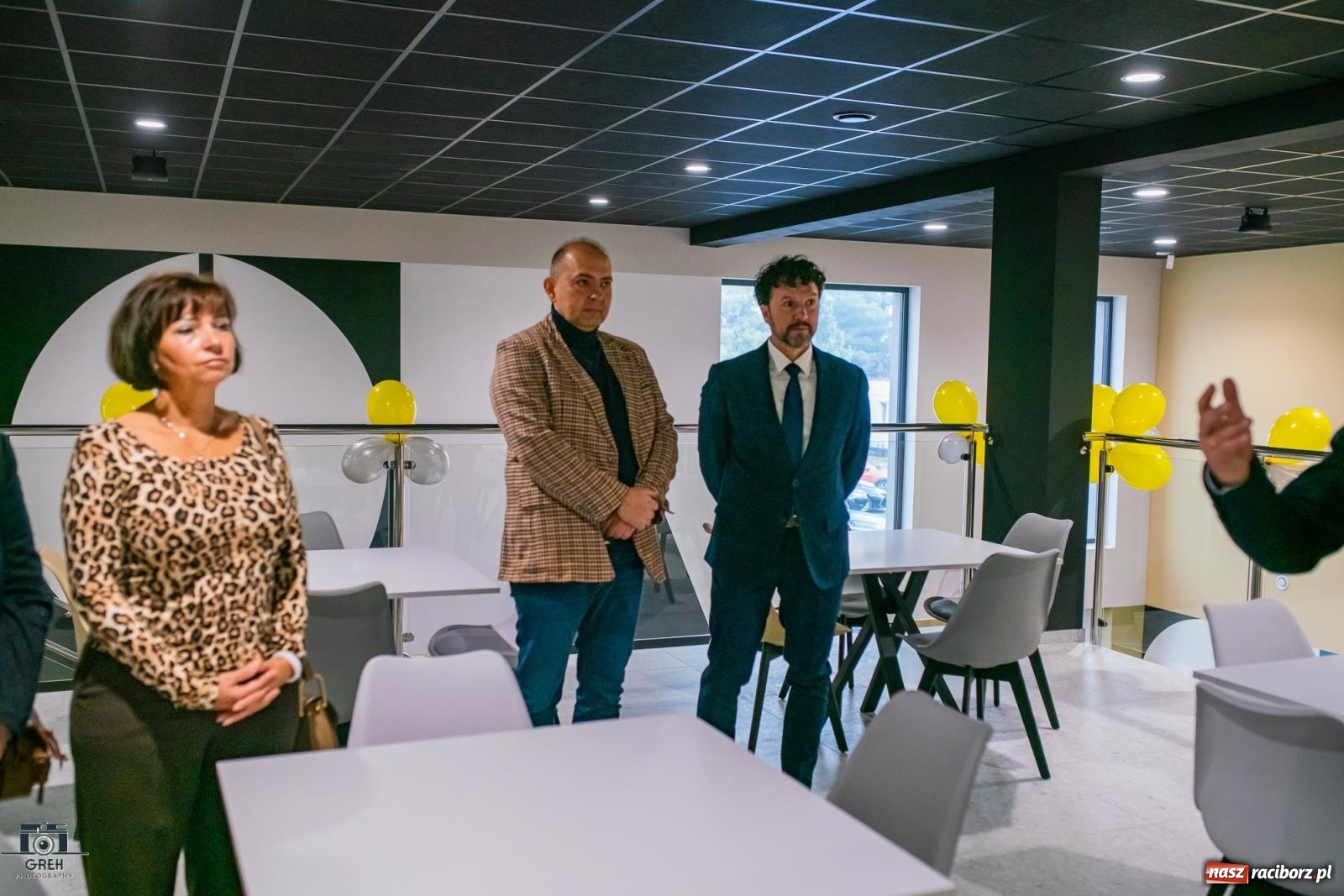 Zdjęcie w galerii na portalu naszraciborz.pl: Powstawało w bólach, ale już jest! Lodowisko Piastor oficjalnie otwarte [FOTO i WIDEO] wiadomości z regionu