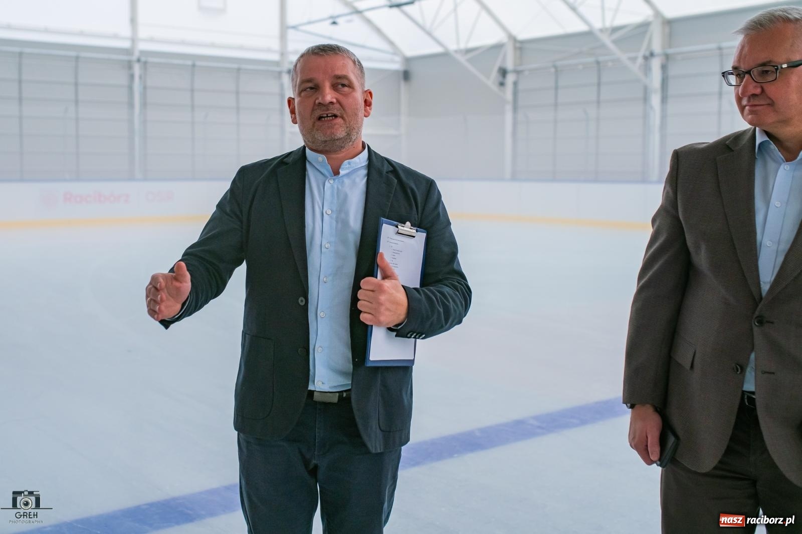 Zdjęcie w galerii na portalu naszraciborz.pl: Powstawało w bólach, ale już jest! Lodowisko Piastor oficjalnie otwarte [FOTO i WIDEO] wiadomości z regionu