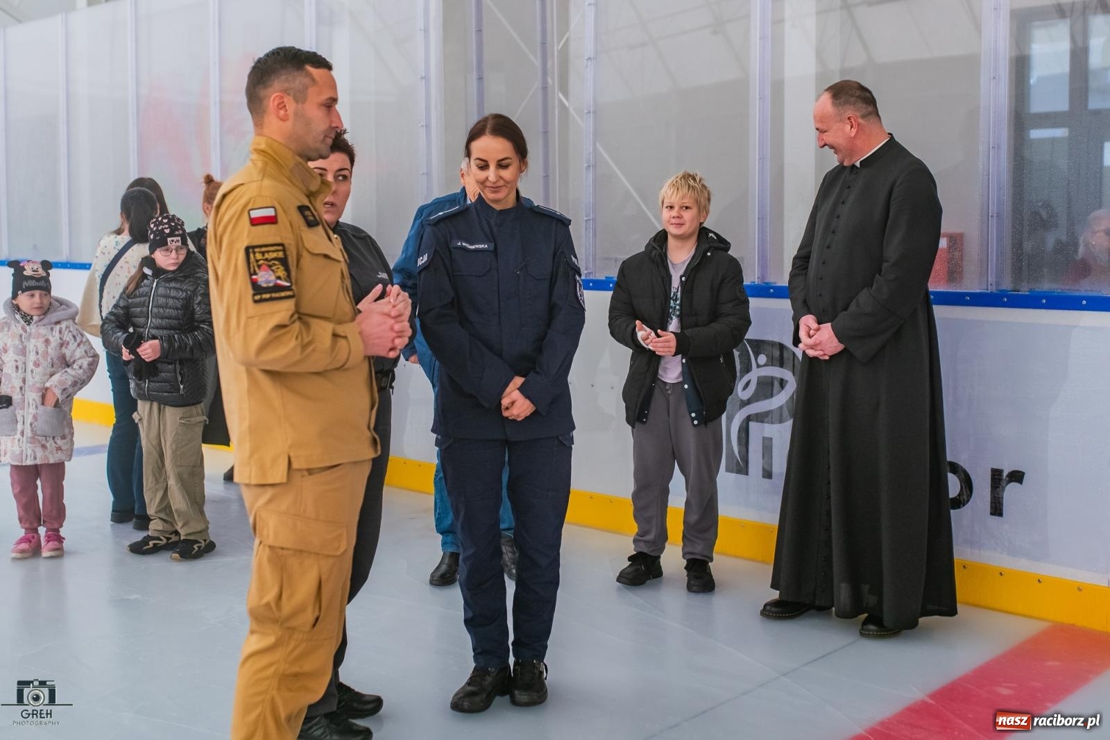 Zdjęcie w galerii na portalu naszraciborz.pl: Powstawało w bólach, ale już jest! Lodowisko Piastor oficjalnie otwarte [FOTO i WIDEO] wiadomości z regionu