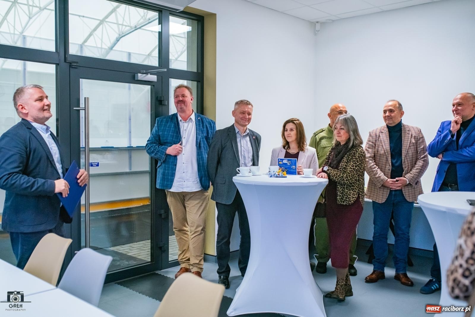 Zdjęcie w galerii na portalu naszraciborz.pl: Powstawało w bólach, ale już jest! Lodowisko Piastor oficjalnie otwarte [FOTO i WIDEO] wiadomości z regionu