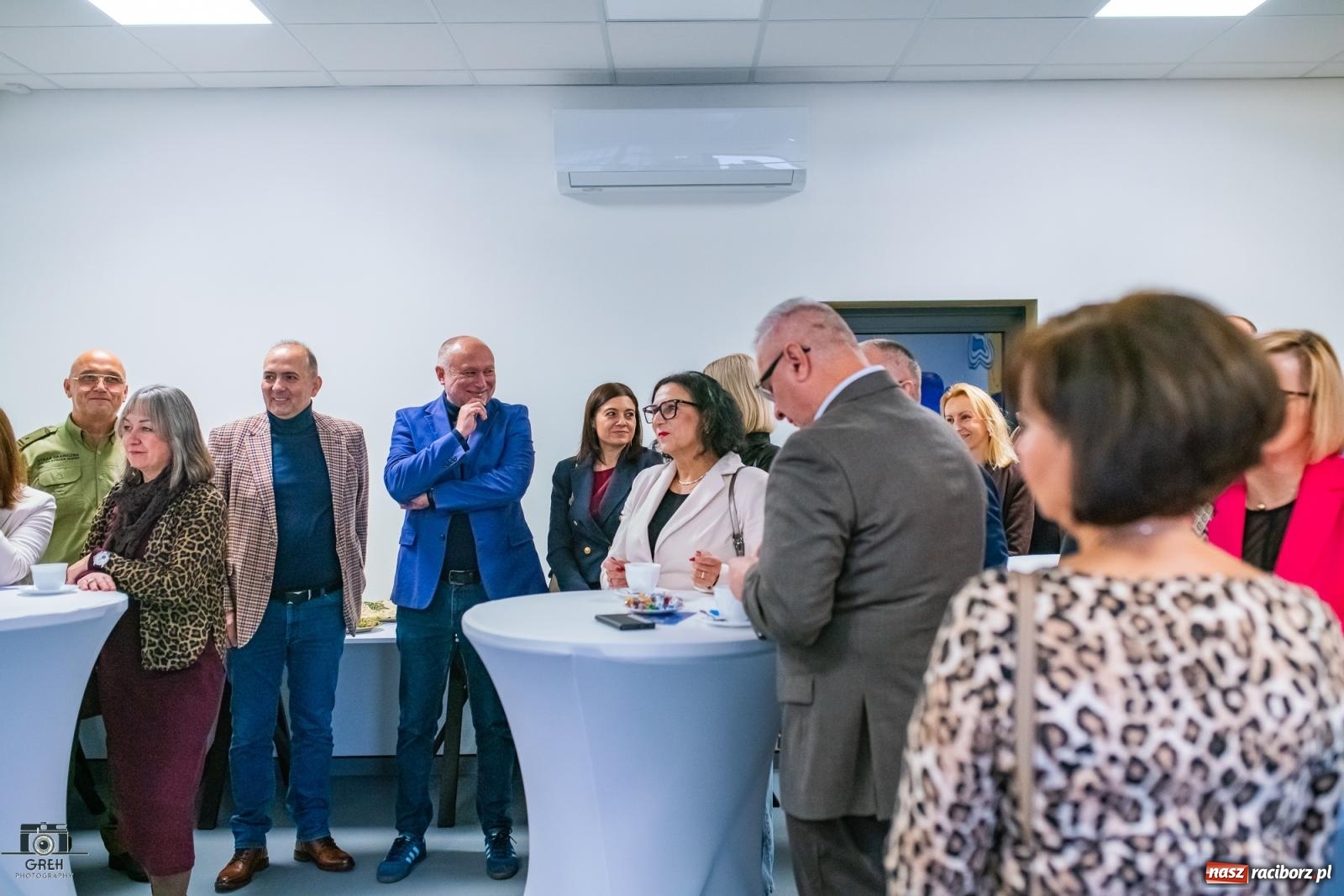 Zdjęcie w galerii na portalu naszraciborz.pl: Powstawało w bólach, ale już jest! Lodowisko Piastor oficjalnie otwarte [FOTO i WIDEO] wiadomości z regionu