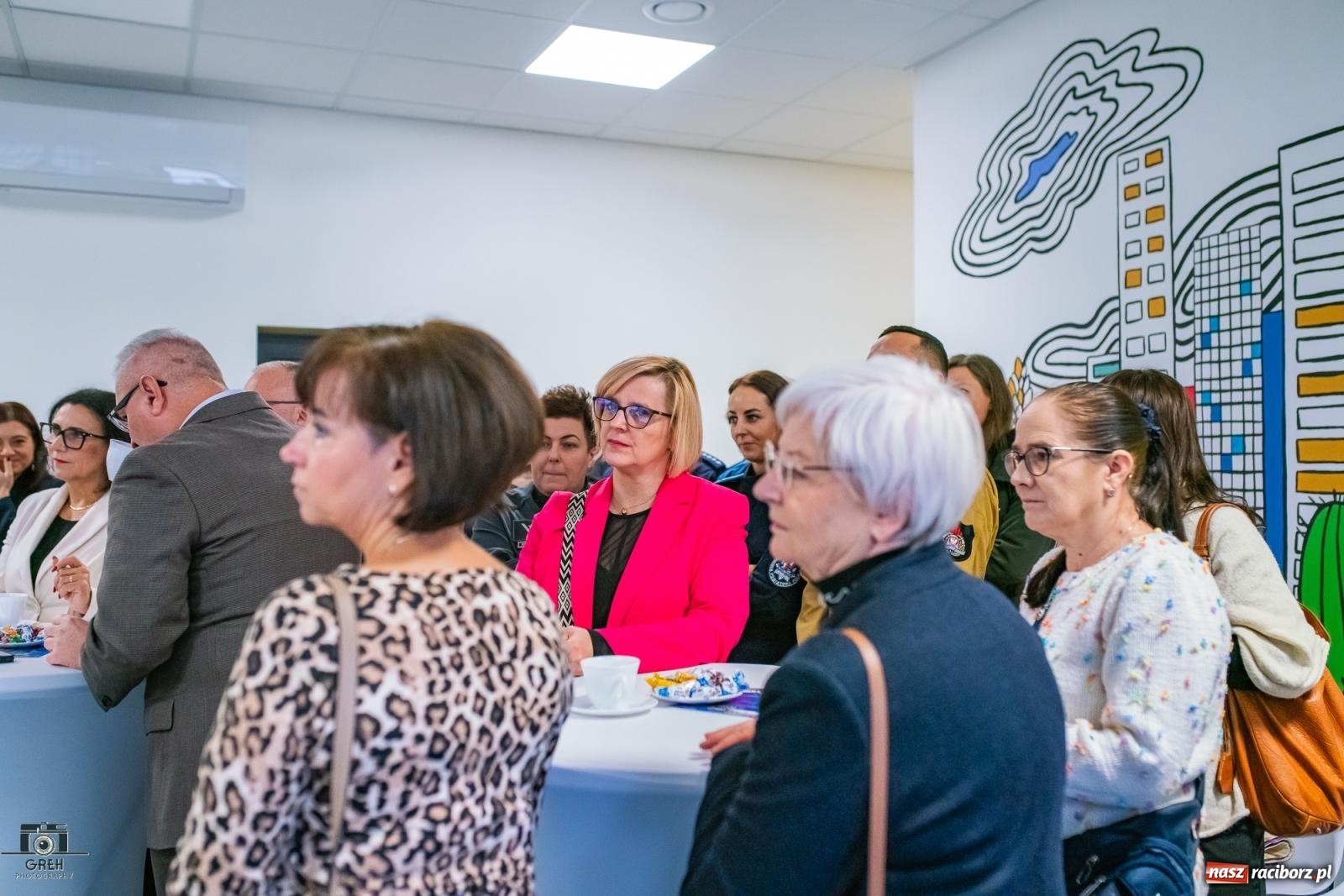 Zdjęcie w galerii na portalu naszraciborz.pl: Powstawało w bólach, ale już jest! Lodowisko Piastor oficjalnie otwarte [FOTO i WIDEO] wiadomości z regionu