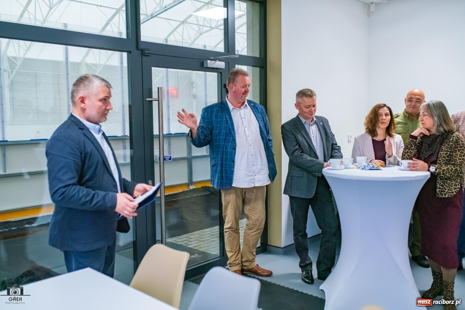 Zdjęcie w galerii na portalu naszraciborz.pl: Powstawało w bólach, ale już jest! Lodowisko Piastor oficjalnie otwarte [FOTO i WIDEO] wiadomości z regionu