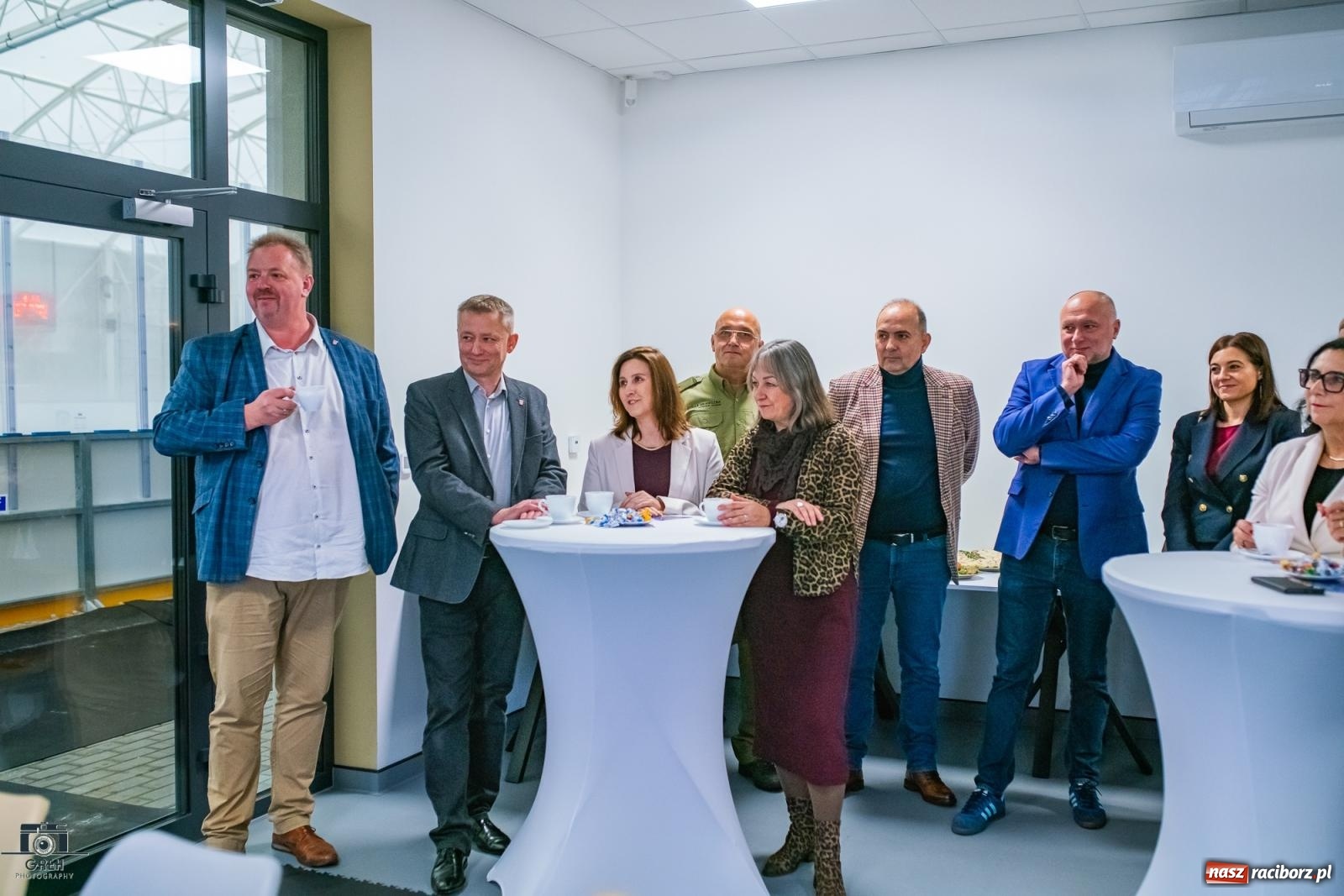 Zdjęcie w galerii na portalu naszraciborz.pl: Powstawało w bólach, ale już jest! Lodowisko Piastor oficjalnie otwarte [FOTO i WIDEO] wiadomości z regionu