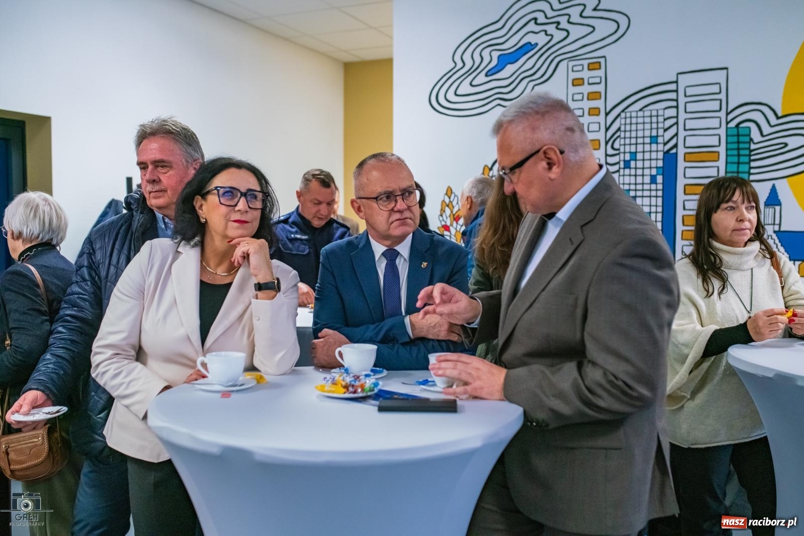 Zdjęcie w galerii na portalu naszraciborz.pl: Powstawało w bólach, ale już jest! Lodowisko Piastor oficjalnie otwarte [FOTO i WIDEO] wiadomości z regionu