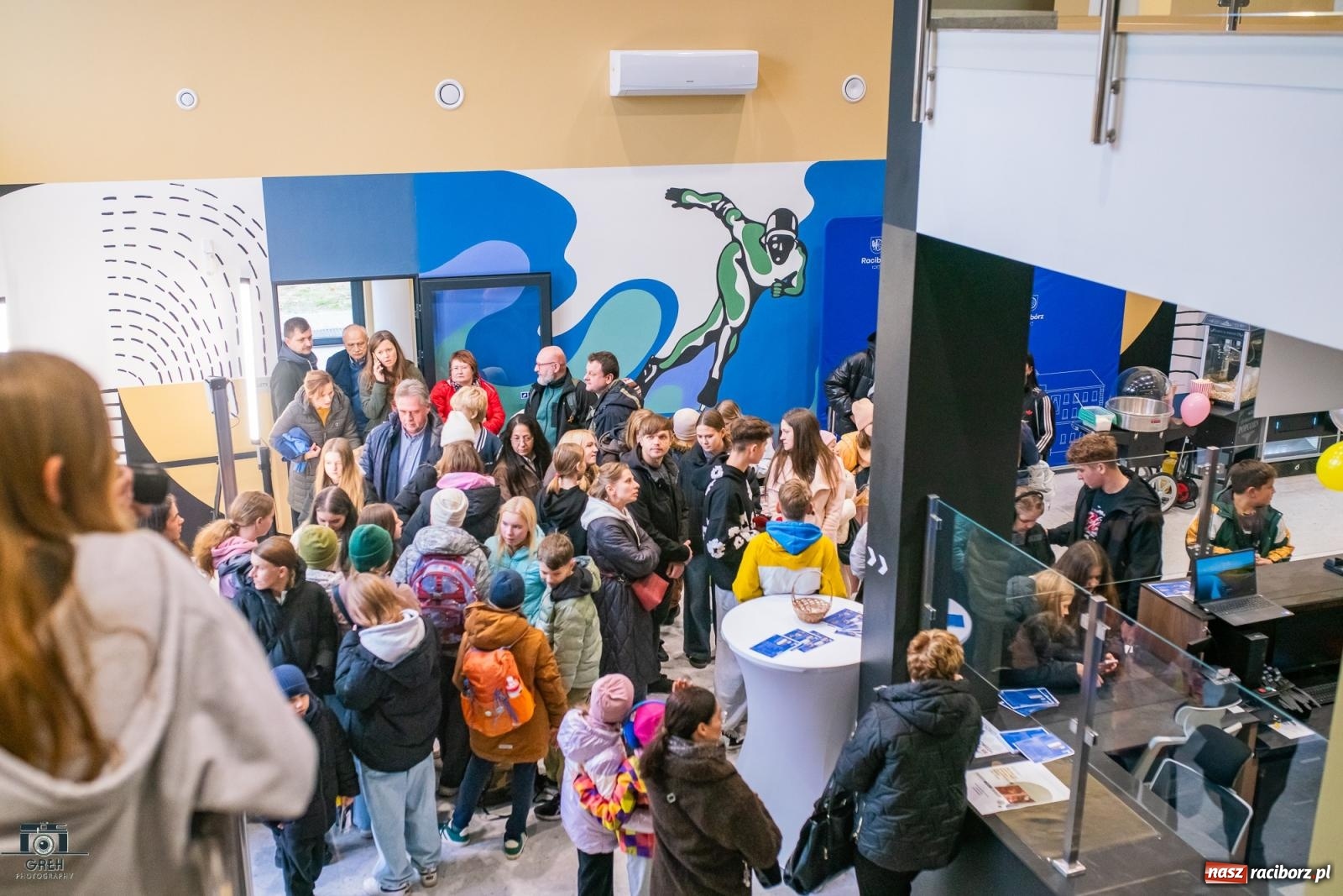 Zdjęcie w galerii na portalu naszraciborz.pl: Powstawało w bólach, ale już jest! Lodowisko Piastor oficjalnie otwarte [FOTO i WIDEO] wiadomości z regionu