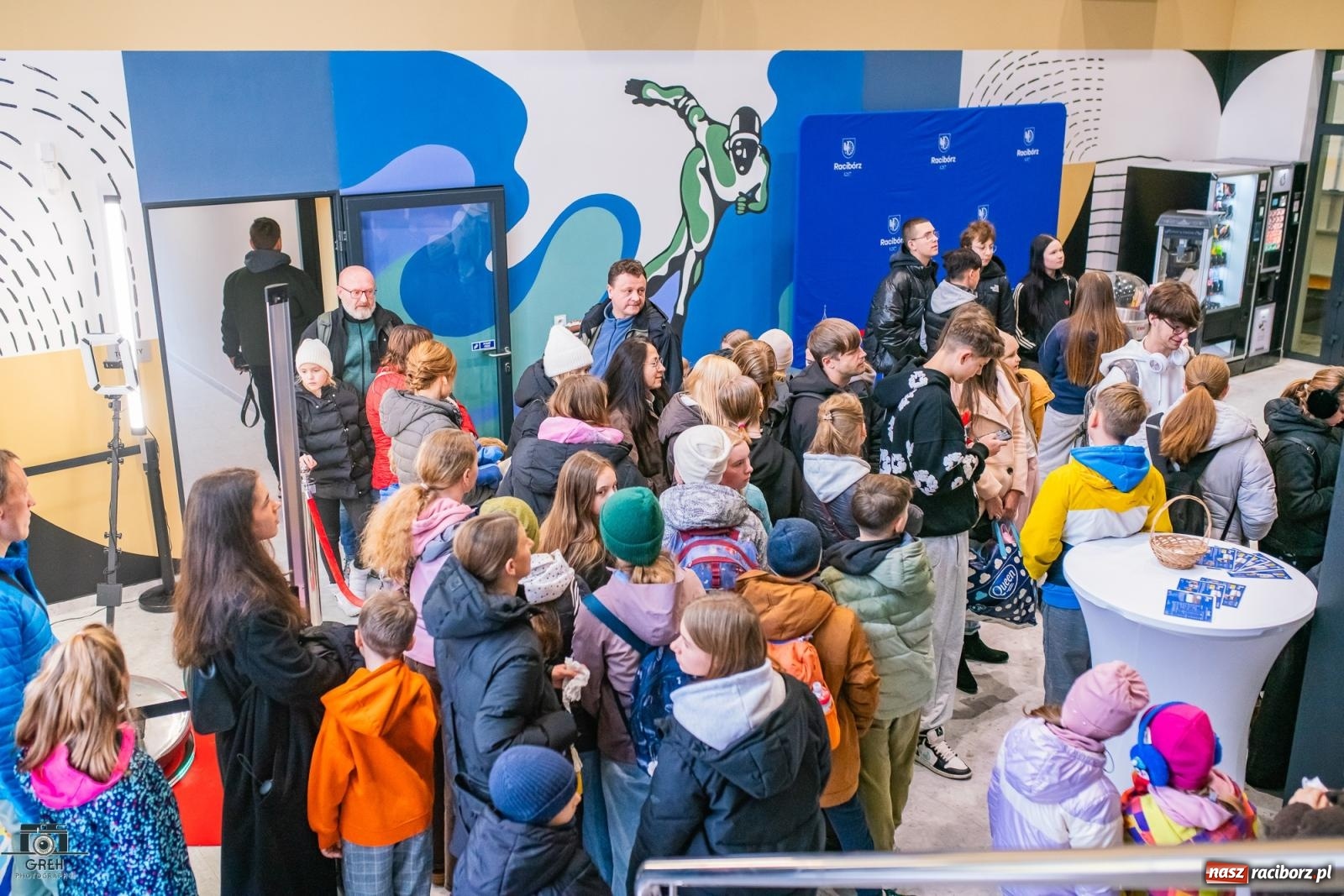Zdjęcie w galerii na portalu naszraciborz.pl: Powstawało w bólach, ale już jest! Lodowisko Piastor oficjalnie otwarte [FOTO i WIDEO] wiadomości z regionu