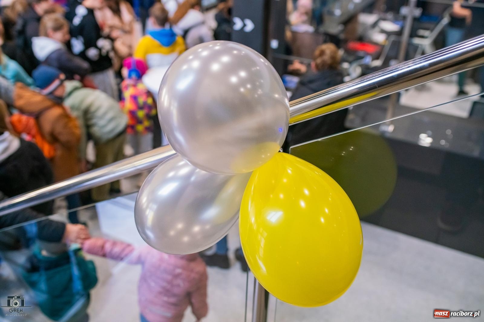 Zdjęcie w galerii na portalu naszraciborz.pl: Powstawało w bólach, ale już jest! Lodowisko Piastor oficjalnie otwarte [FOTO i WIDEO] wiadomości z regionu