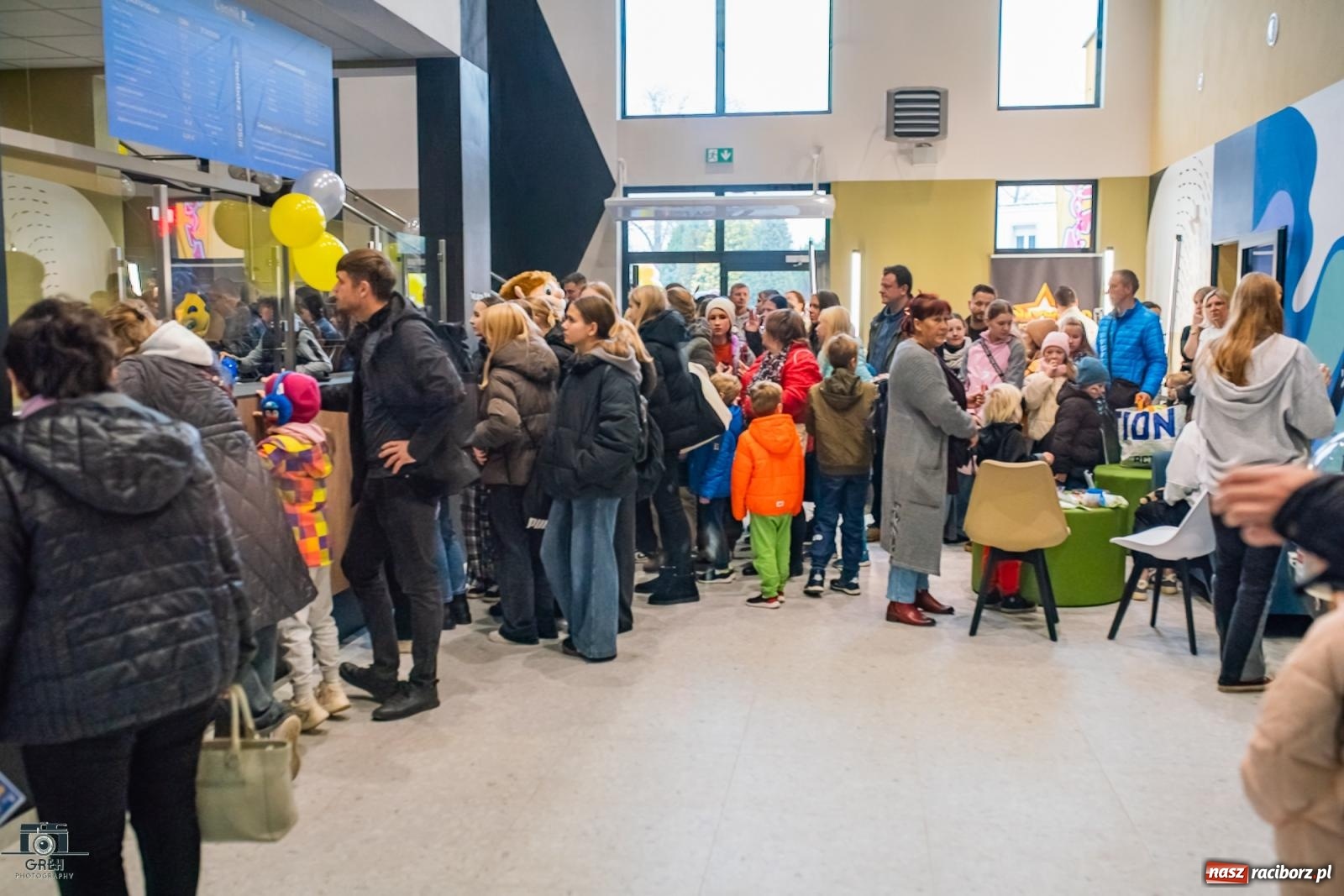 Zdjęcie w galerii na portalu naszraciborz.pl: Powstawało w bólach, ale już jest! Lodowisko Piastor oficjalnie otwarte [FOTO i WIDEO] wiadomości z regionu